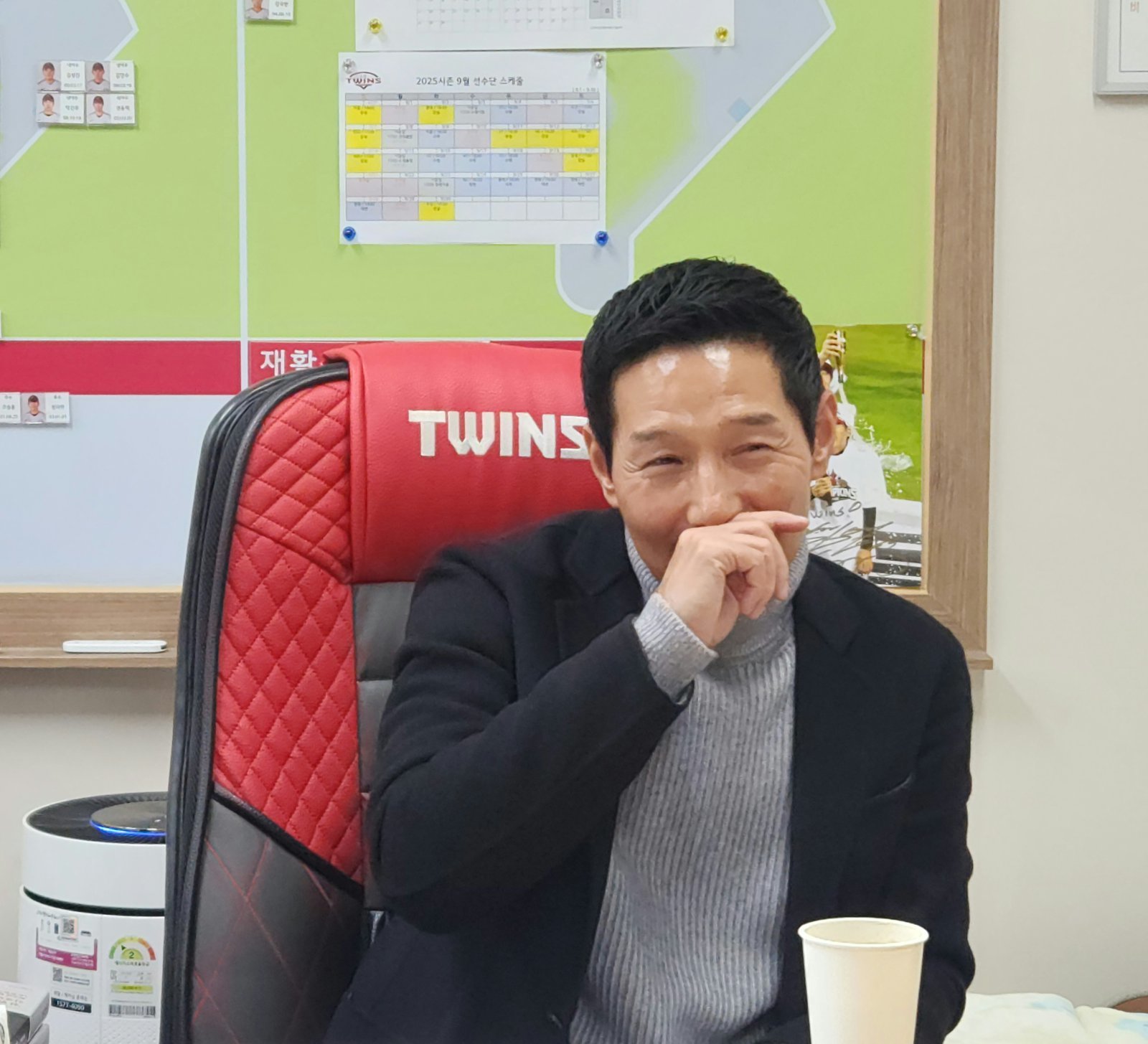 17일 잠실구장 감독실에서 스포츠동아와 인터뷰를 진행하고 있는 염경엽 LG 감독. 사진제공|LG 트윈스