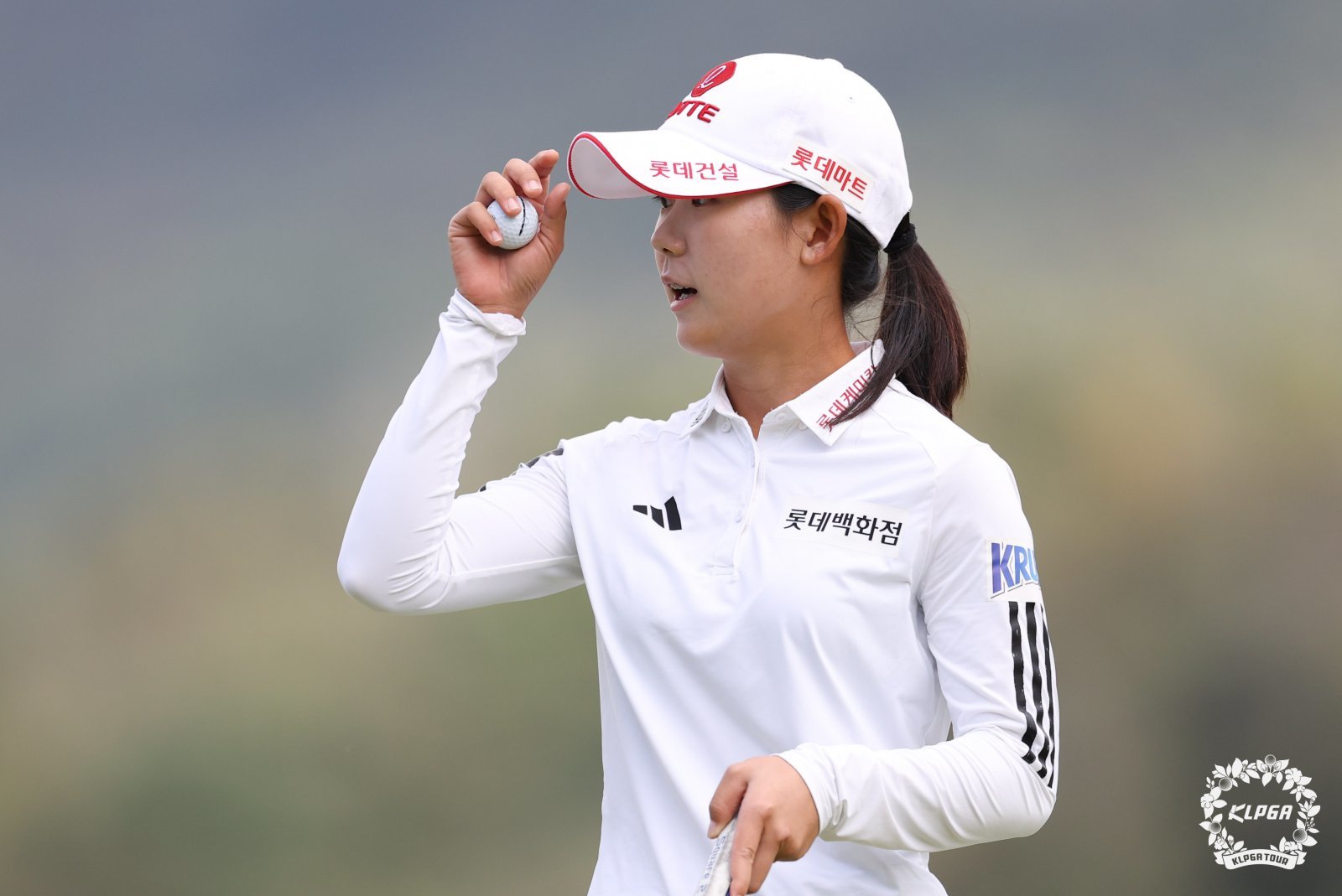 KLPGA 투어 2025시즌 최종전 우승자 황유민이 내년 미국 무대 진출에 앞서 100% 온라인 팬 투표로 선정되는 인기상 2연패에 도전한다. 사진제공 | KLPGA