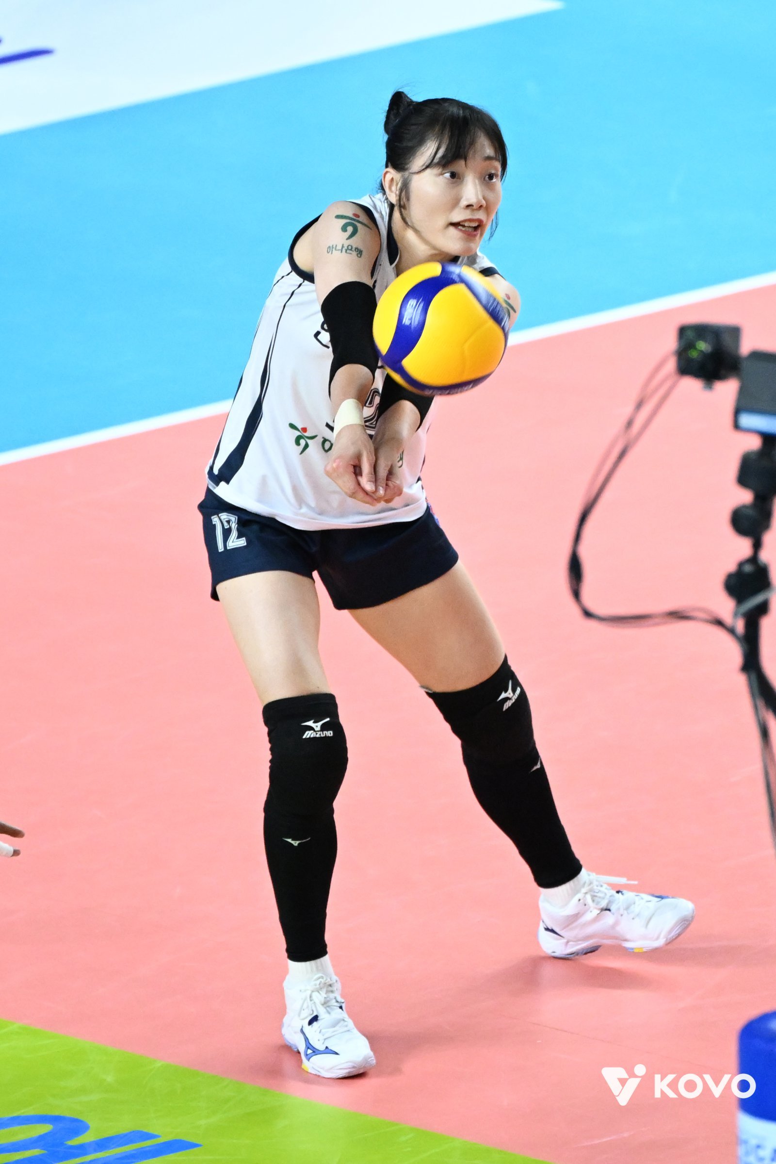 도로공사 문정원은 리베로 전향 첫 시즌 대다수 수비 지표에서 리그 최상위권에 이름을 올리며 팀의 선두 도약에 앞장섰다. 이젠 수비형 아포짓 스파이커가 아닌 리베로로서 기량을 인정받겠다는 의지다. 사진제공│KOVO