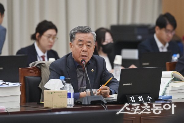 김희수 의원이 경상북도교육청 행정사무감사에서 발언하고 있다. 사진제공 ㅣ 경북도의회