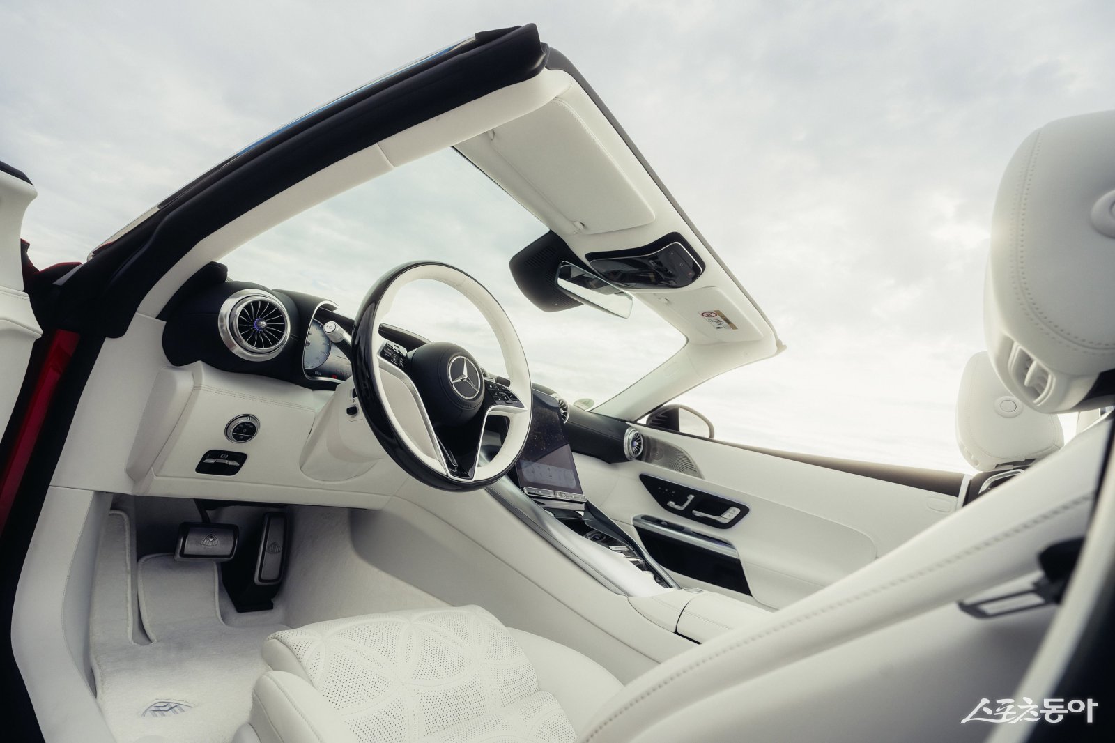 ‘디 올-뉴 메르세데스-마이바흐 SL’ 인테리어. 사진제공 |메르세데스-벤츠 코리아