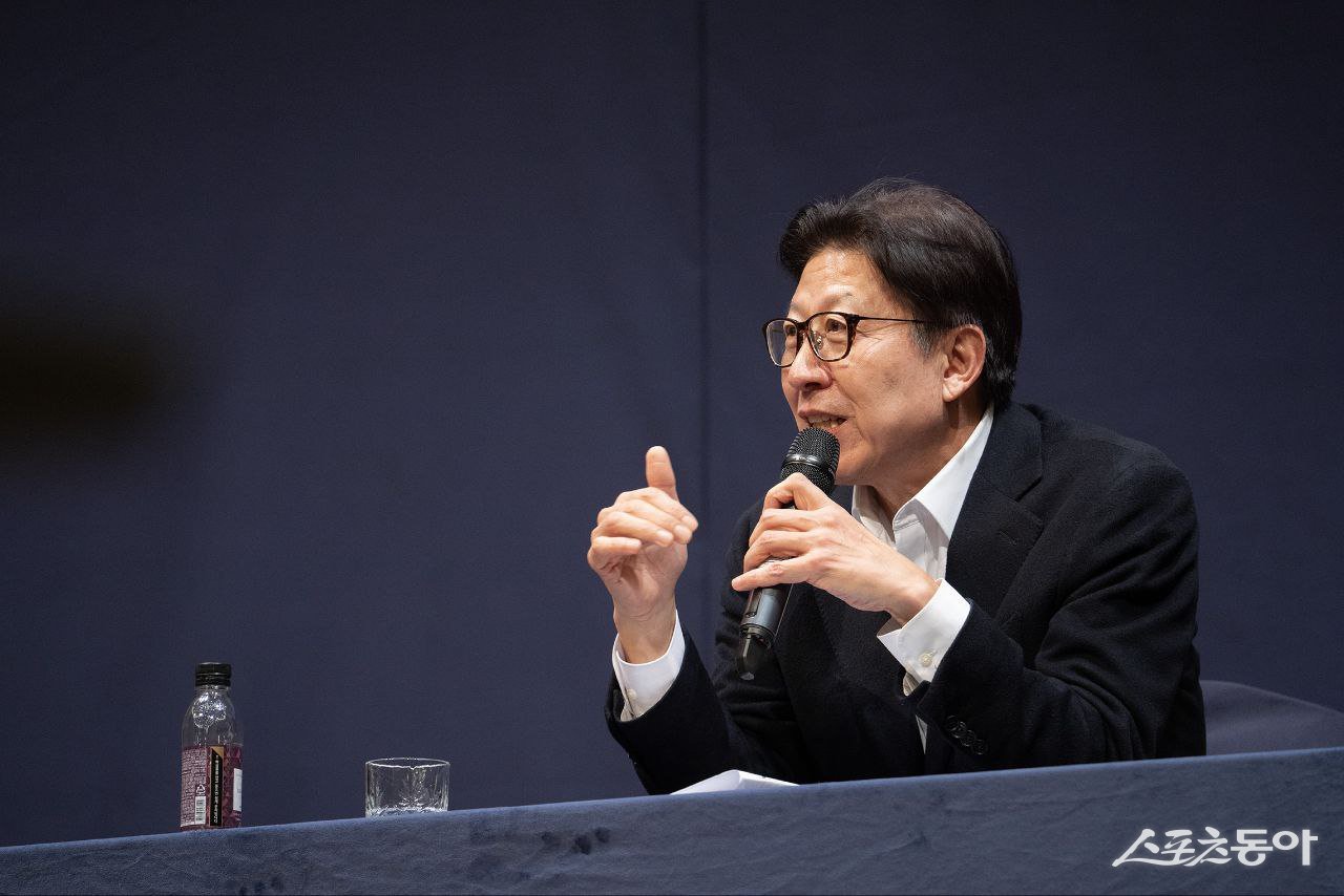 박형준 부산시장이 지난 23일 오후 부산 센텀 경남정보대학교 센텀캠퍼스 컨벤션홀에서 ‘대한민국이 나아가야 할 길’을 주제로 열린 제10회 정책세미나에서 발언하고 있다. (사진제공=부산시)