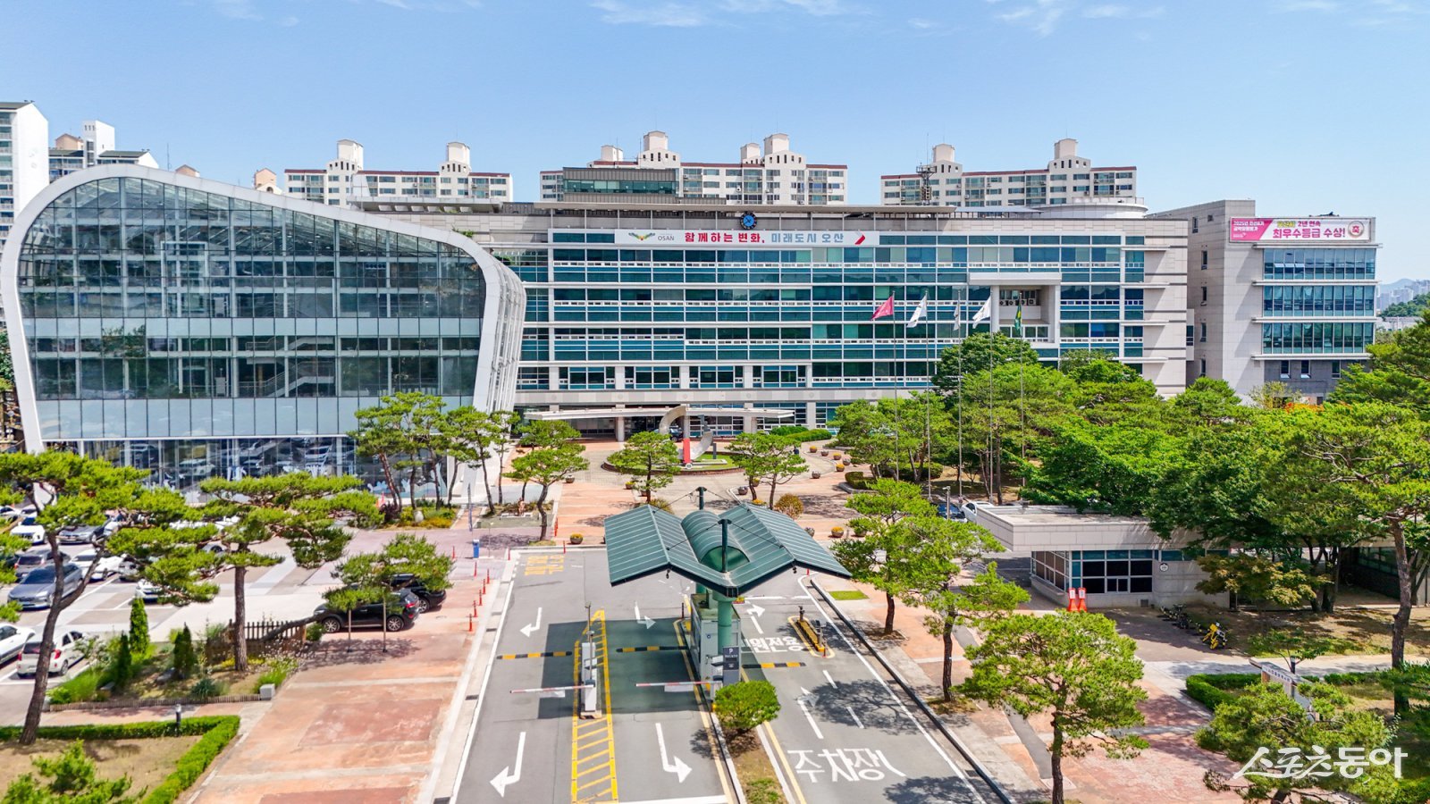 오산시(시장 이권재)는 11월 17일부터 19일까지 3일간 부산광역시에서 업무 추진 우수공무원 28명을 대상으로 ‘2025년 오산시 우수공무원 역량강화 교육’을 실시했다(오산시청 전경). 사진제공｜오산시