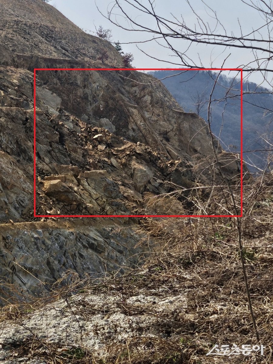 경기도 화성시 남양읍과 팔탄면 일대 토석 채취 및 복구 과정에서 법적 특혜 논란이 제기됐다(산사태). 사진제공|공익 제보자
