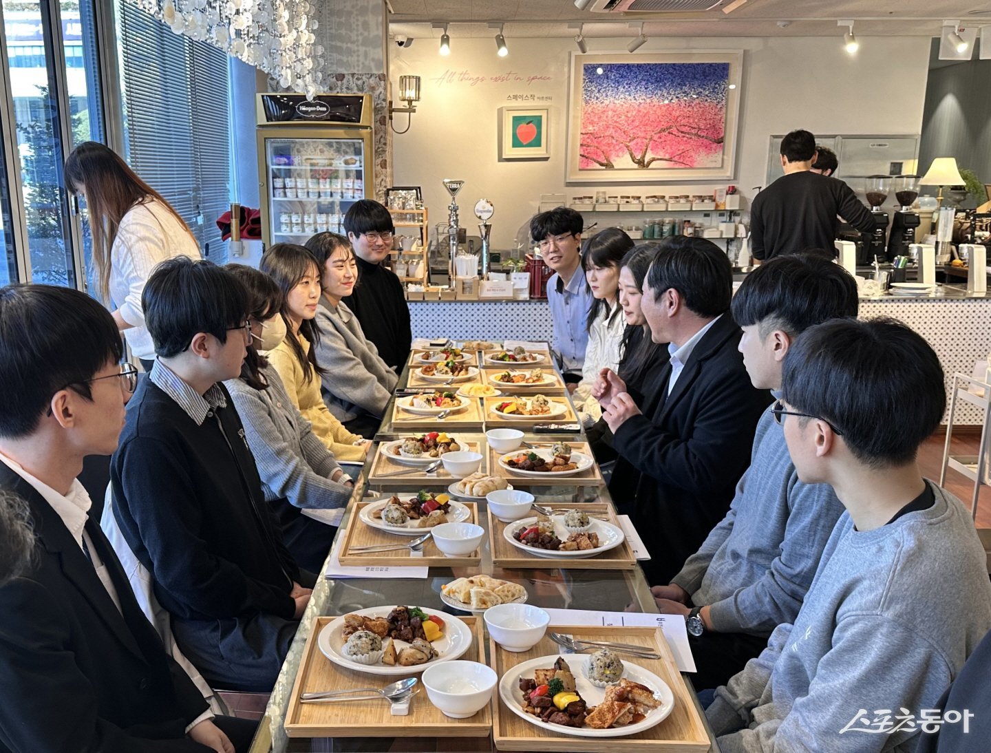 부천시 행정지원과 인사팀 직원들이 시청 신규 공무원들 대상으로 찾아가는 인사 상담방을 진행하고 있다. 사진제공|부천시