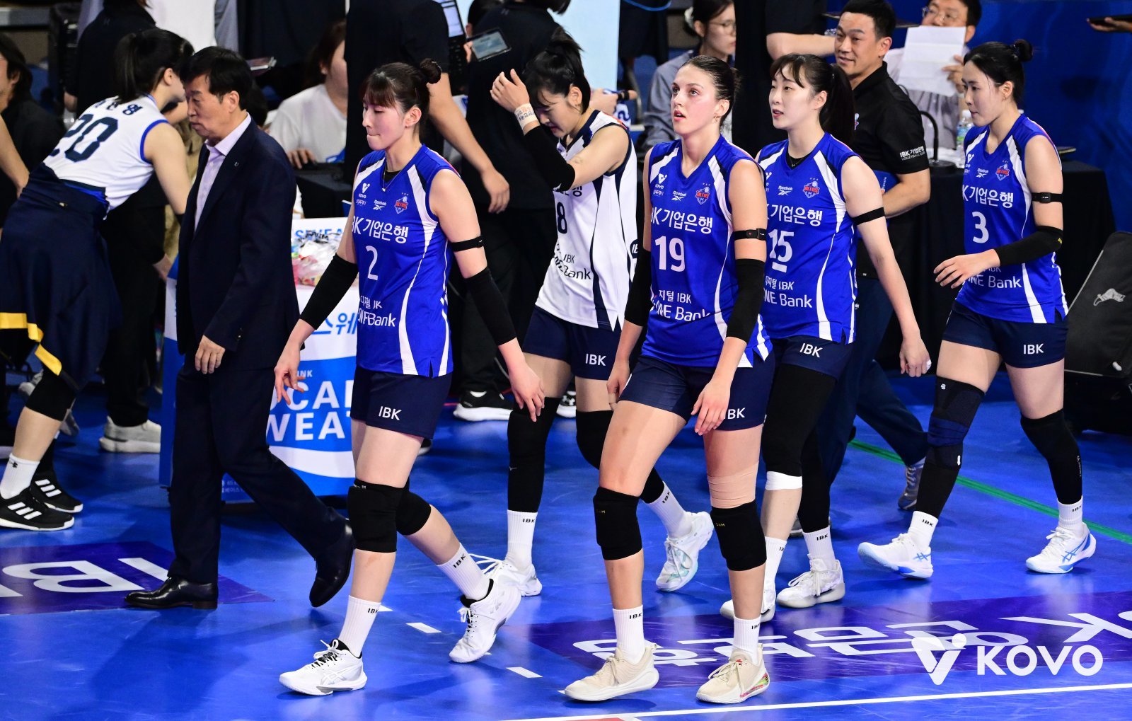 IBK기업은행은 V리그 여자부에서 강력한 우승 후보로 거론됐으나 완전히 ‘위닝 멘탈리티’를 상실한 모습으로 최하위에 머물고 있다. 사진제공|KOVO