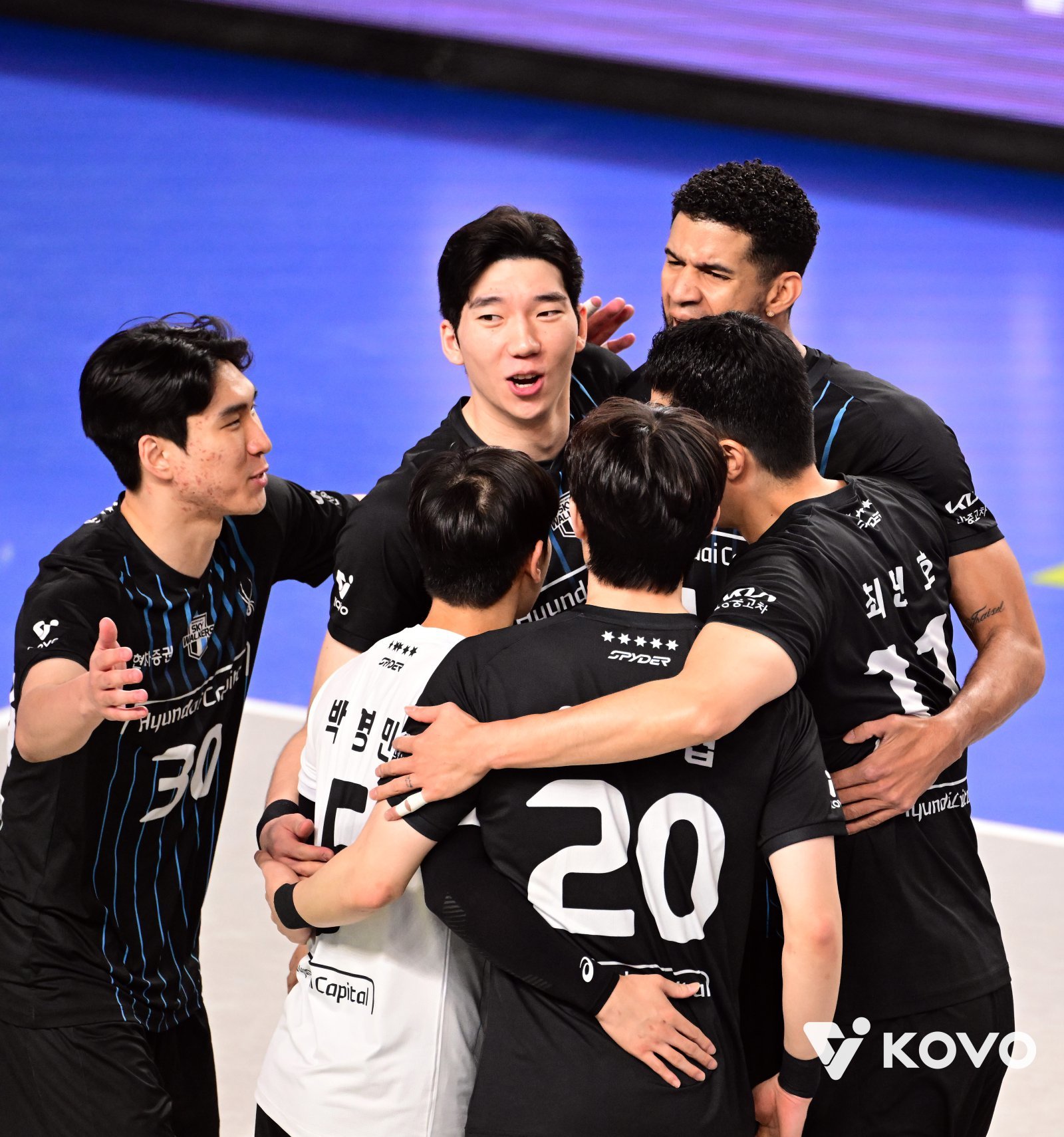 V리그 남자부 디펜딩 챔피언 현대캐피탈은 좀처럼 터지지 않는 화력이 고민스럽다. 사진제공|KOVO