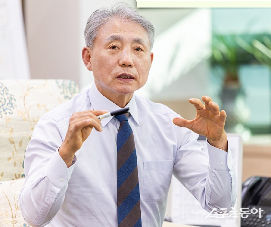 윤환 인천광역시 계양구청장이 스포츠동아와 인터뷰를 진행하고 있다. 사진제공|박미정 기자