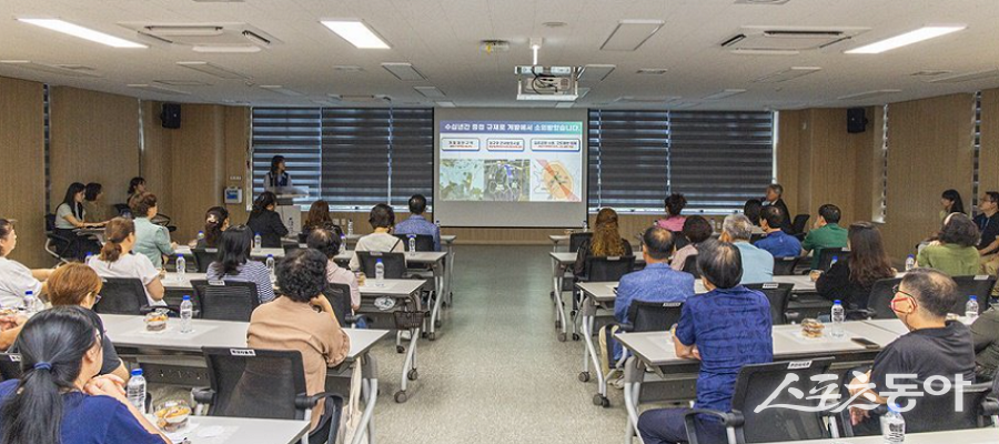 윤환 계양구청장이 동별 사회단체 회원들과 주요 정책에 대한 소통 간담회를 직접 진행했다. 사진제공|인천 계양구청
