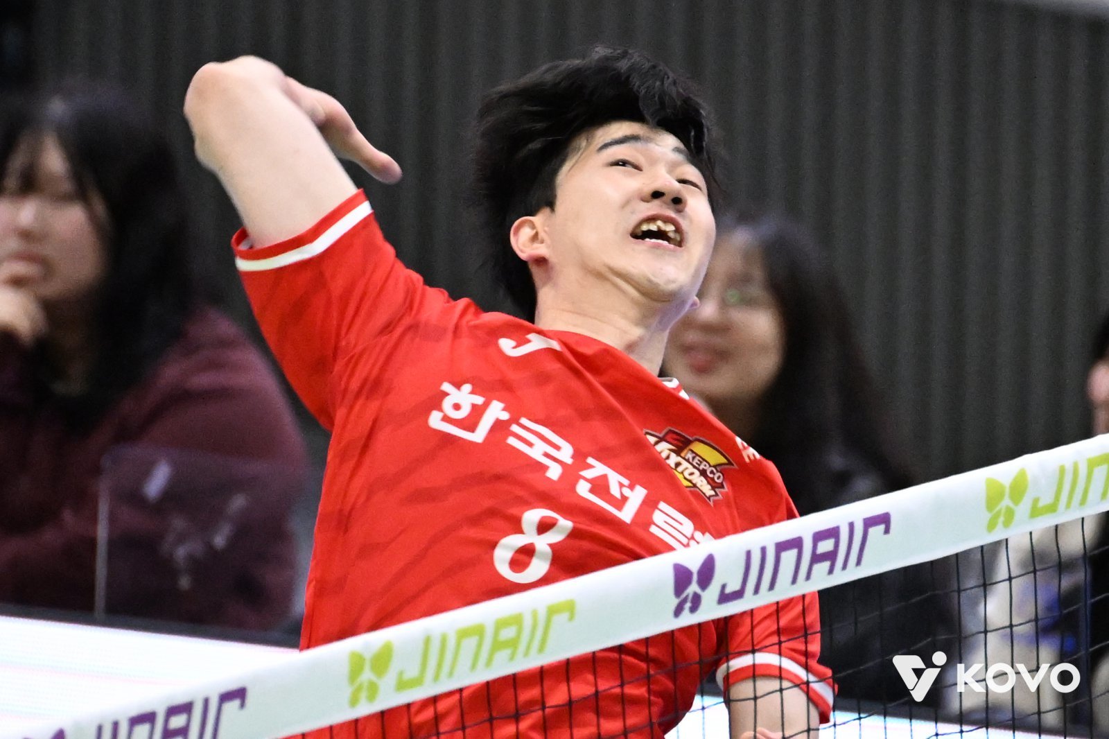 한국전력 박승수는 2021~2022시즌 V리그 남자부 신인왕을 수상했지만 이후 부진과 부상이 겹쳐 내리막을 걸었다. 그러나 이번 시즌 회복세를 보이면서 고비마다 투입돼 공수에 걸쳐 팀에 활로를 만들고 있다. 사진제공│KOVO