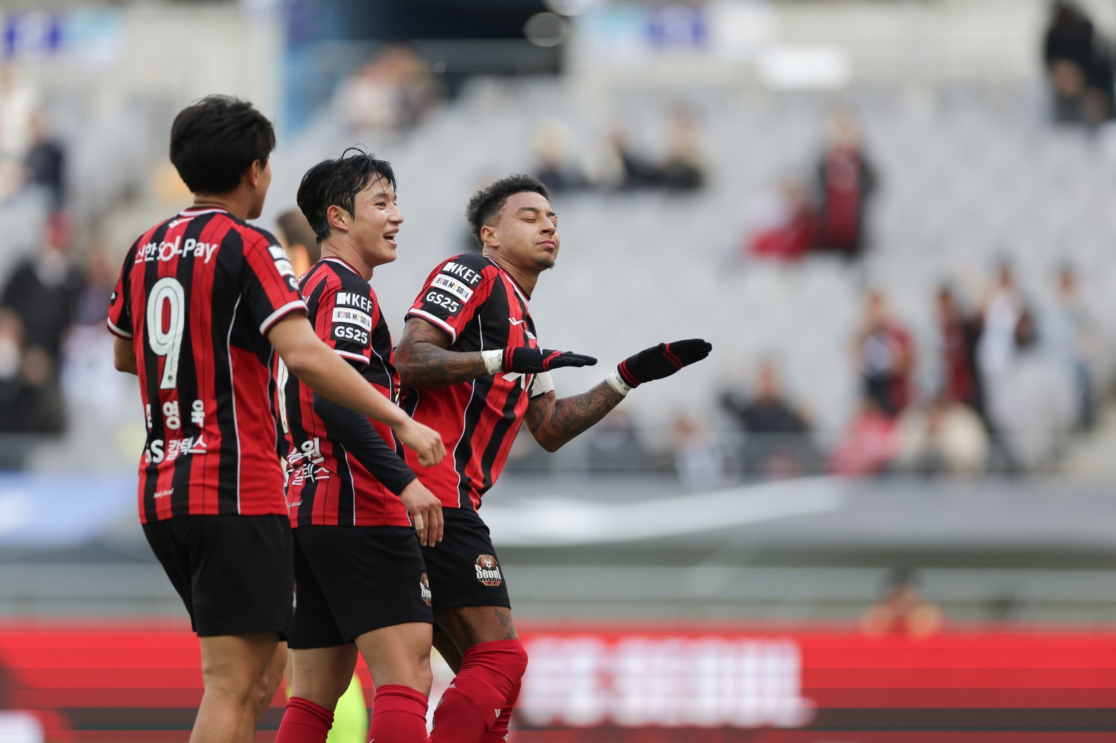 영국 매체 ‘더 선’은 최근 린가드의 서울 생활을 조명했다. ‘더 선’은 “맨체스터 유나이티드(잉글랜드)에서 활약했던 린가드는 서울 입단 2시즌 만에 주장 완장을 차며 완전히 한국 축구와 문화 속으로 스며들었다”고 밝혔다. 사진제공｜한국프로축구연맹