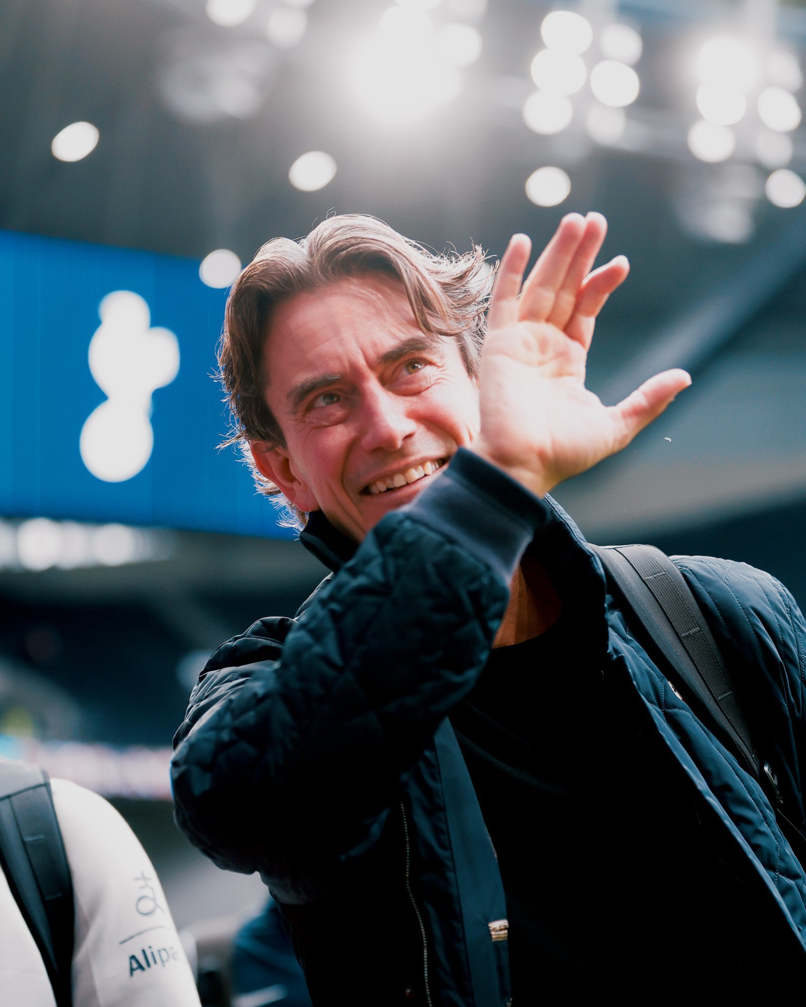 토마스 프랑크 토트넘 감독은 24일(한국시간) 아스널전서 1-4로 패한 뒤 “팬들에게 사과해야 한다”며 자책했다.프랑크 감독은 이어 “물론, 아스널은 미켈 아르테타 감독(스페인) 체제에서 6년의 프로젝트를 진행했고, 우리는 이제 4개월이다. 하지만 그것은 변명의 이유가 되지 않는다. 오늘 같은 경기력은 용납할 수 없다”고 냉정히 말했다. 사진출처｜토트넘 페이스북