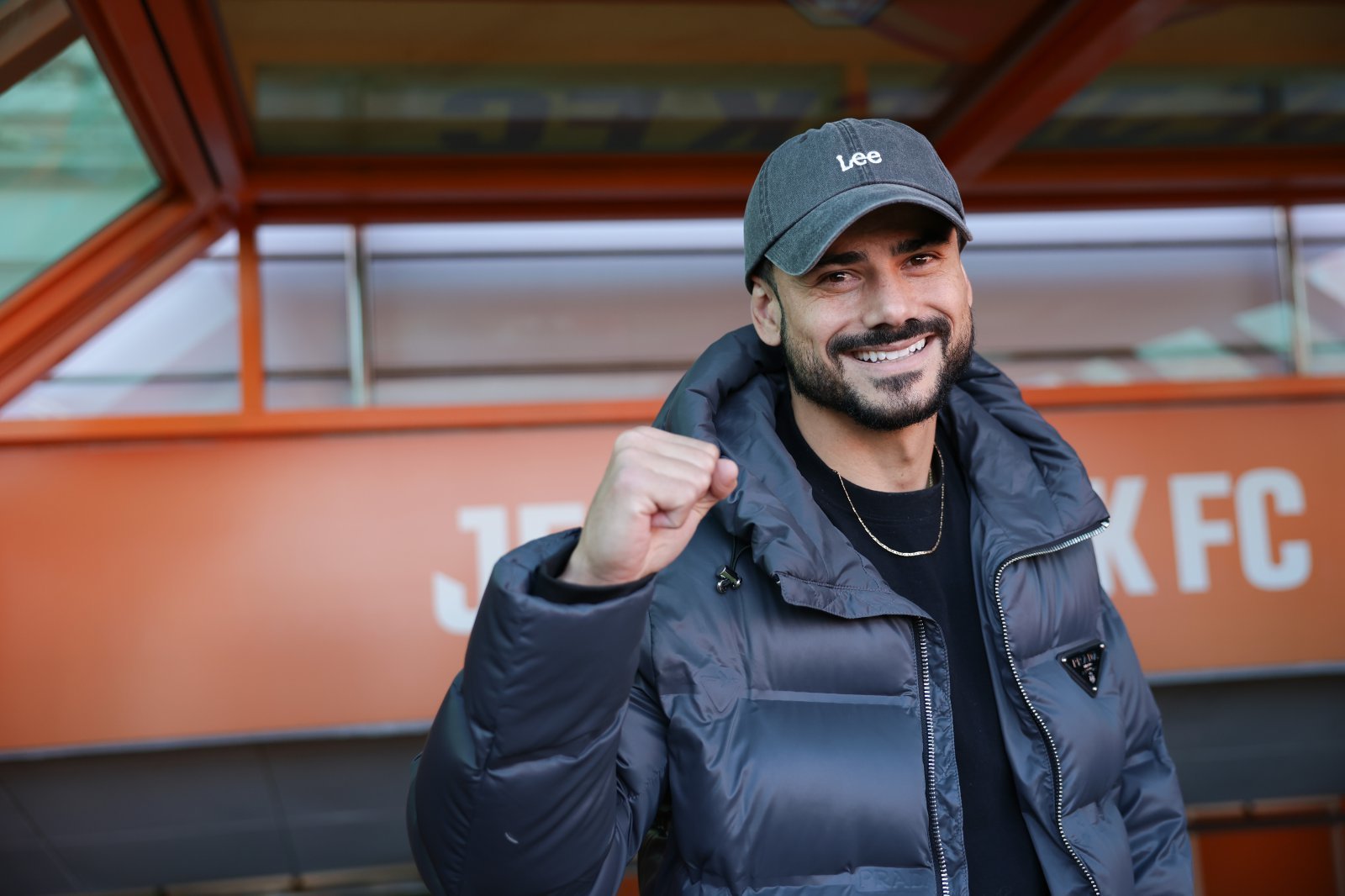 대구 공격수 세징야는 왼쪽 무릎이 낫지 않아 주중 재검진을 앞뒀다. 대구는 30일 안방에서 열릴 안양전에서 승리한 뒤 제주가 울산에 져야 다이렉트 강등을 면할 수 있어 그의 복귀가 절실하다. 사진은 23일 제주 원정에 동행한 모습. 사진제공│한국프로축구연맹