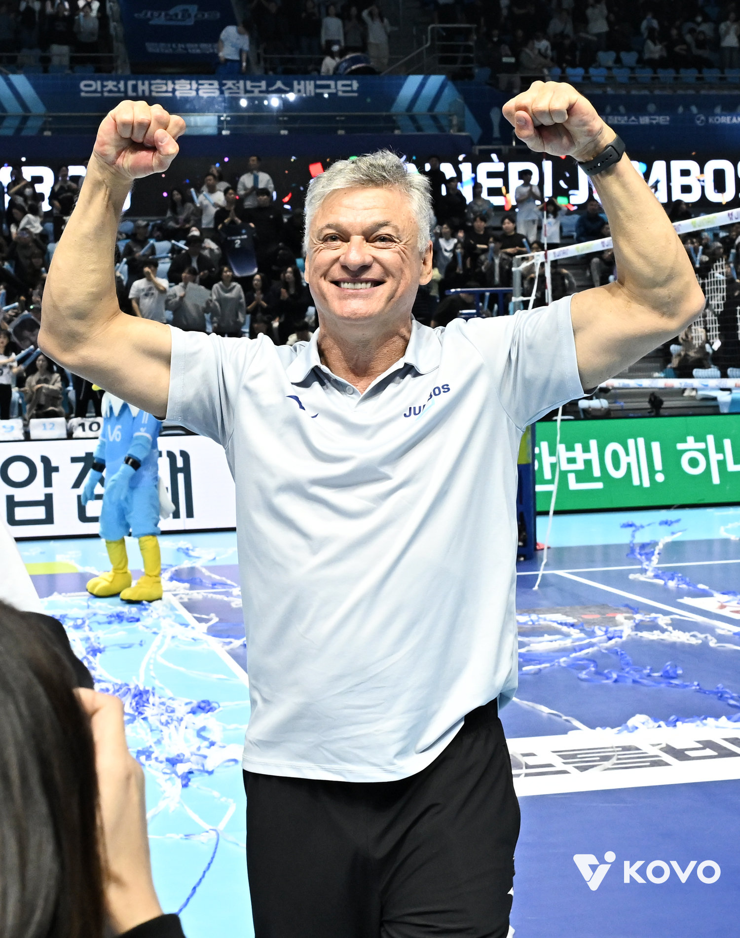 헤난 달 조토 대한항공 감독은 25일 인천계양체육관에서 열린 KB손해보험과 홈경기서 세트 스코어 3-0 완승을 거둔 뒤 “오늘은 기록이 중요한 날이 아니었다. 이기고자 하는 마음과 의지가 중요했다. 선수들이 그걸 보여줬다”고 말했다. 사진제공|KOVO