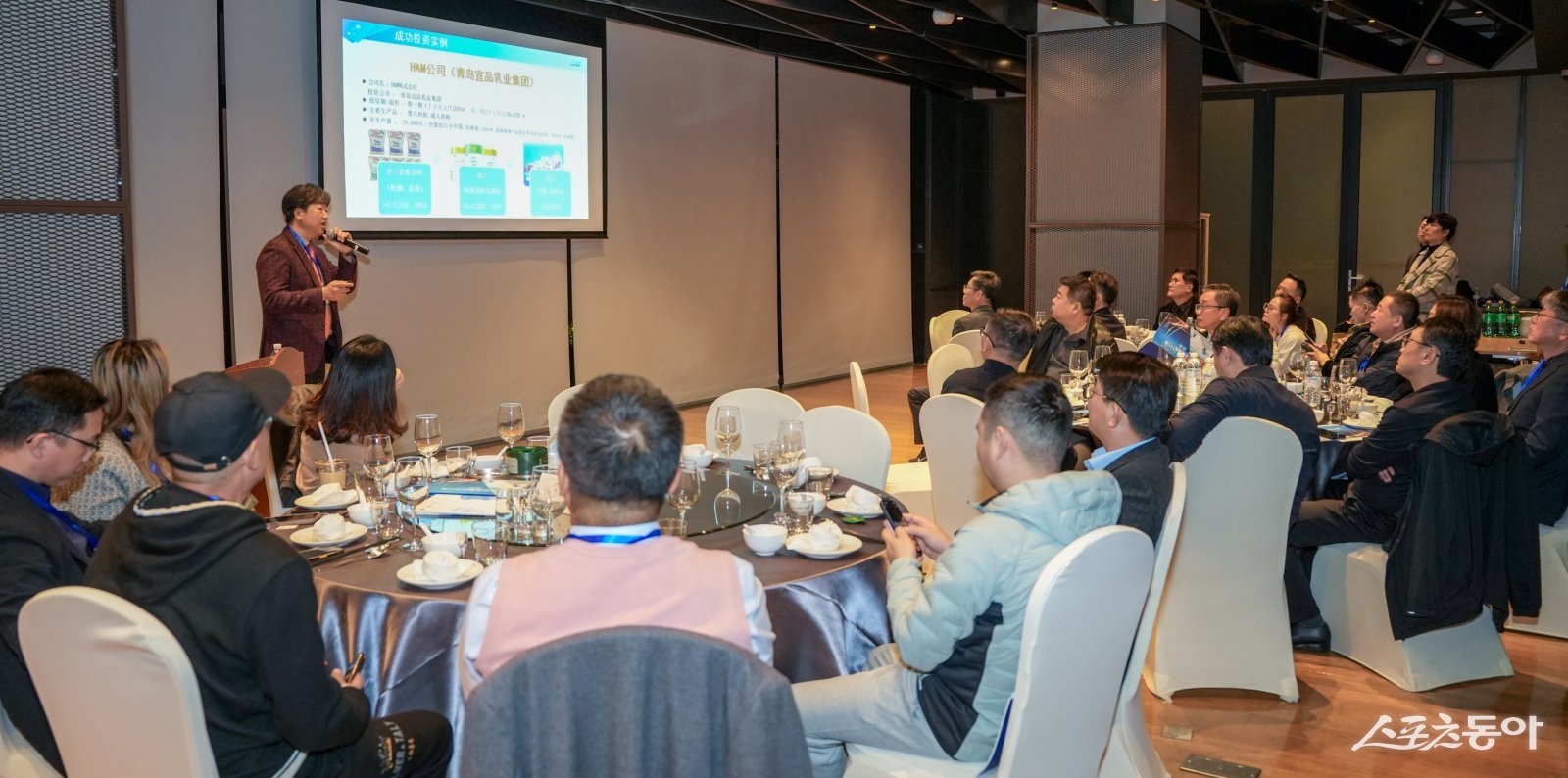 상하이에서 열린 광양만권 하동지구 투자유치 설명회에서 관계자가 대송산단·갈사산단 등 하동지구 인프라와 투자환경을 소개하고, 중국 현지 기업들을 대상으로 프레젠테이션을 진행하고 있다. 사진제공=광양만권경제자유구역청