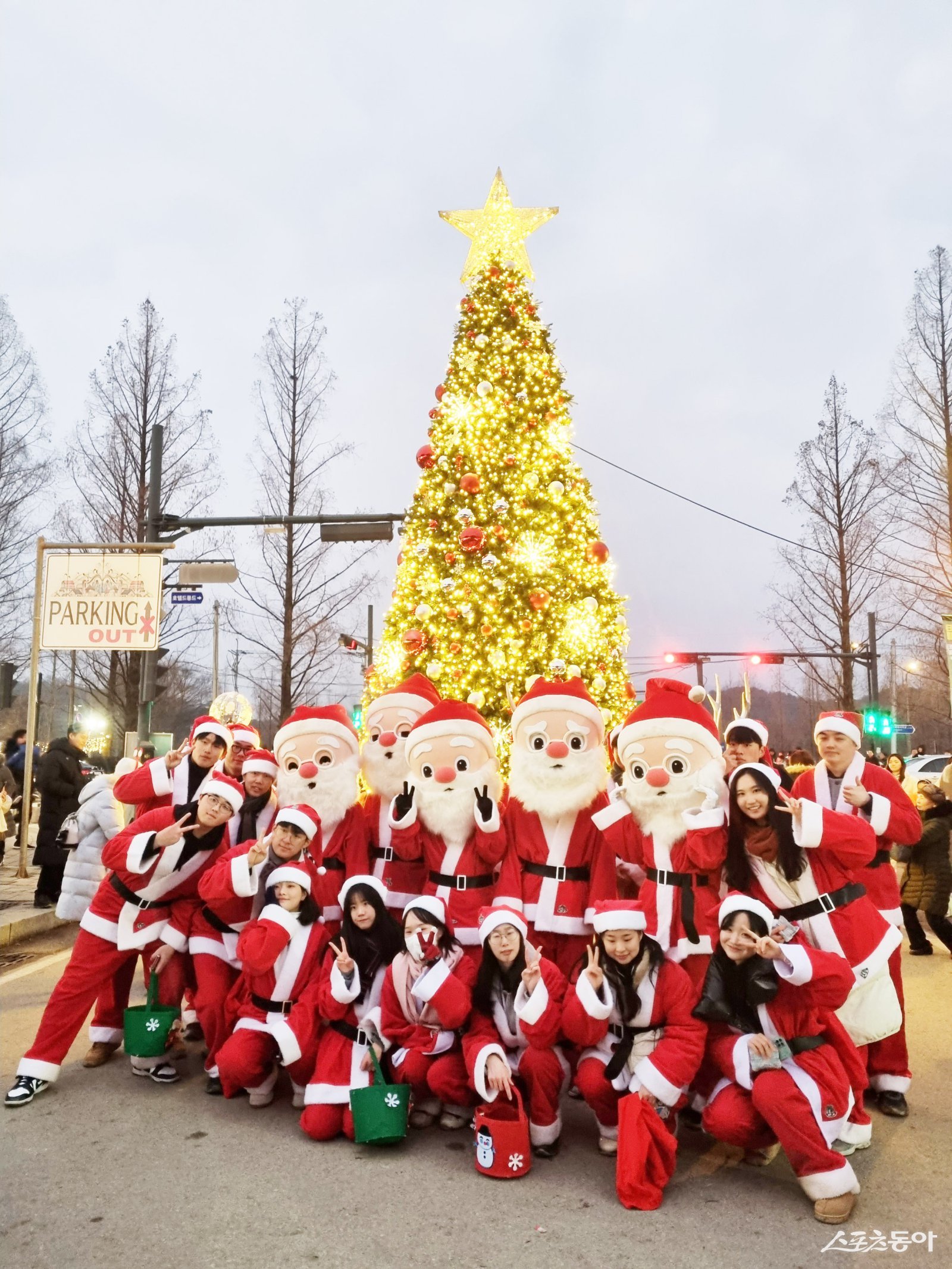 담양군이 오는 12월 24일부터 25일까지 메타랜드 일원에서 겨울 감성과 체험·공연 프로그램이 어우러진 ‘제7회 담양산타축제’를 선보인다. 사진제공=담양군