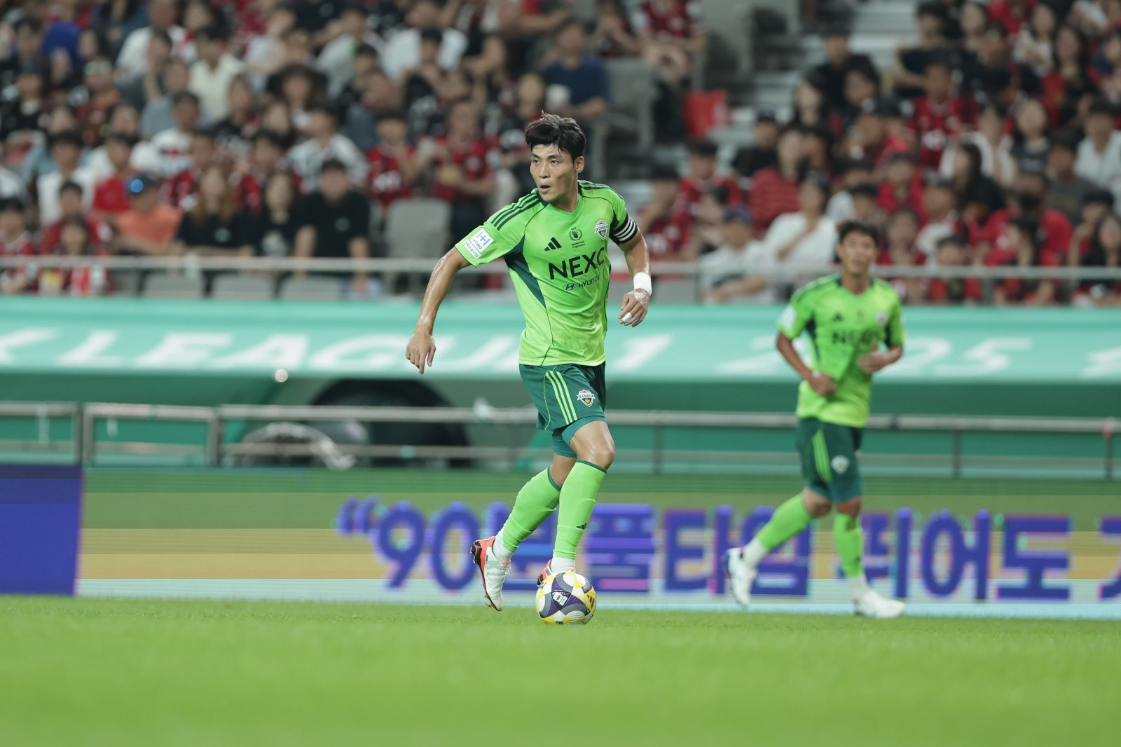 울산 이동경, 전북 박진섭(사진), 대전하나 주민규는 ‘2025 동아스포츠대상’의 유력한 수상 후보다. 수상자는 12월 2일 오후 3시 서울 성북구 고려대 백주년기념삼성관에서 열릴 시상식에서 발표된다. 사진제공｜한국프로축구연맹