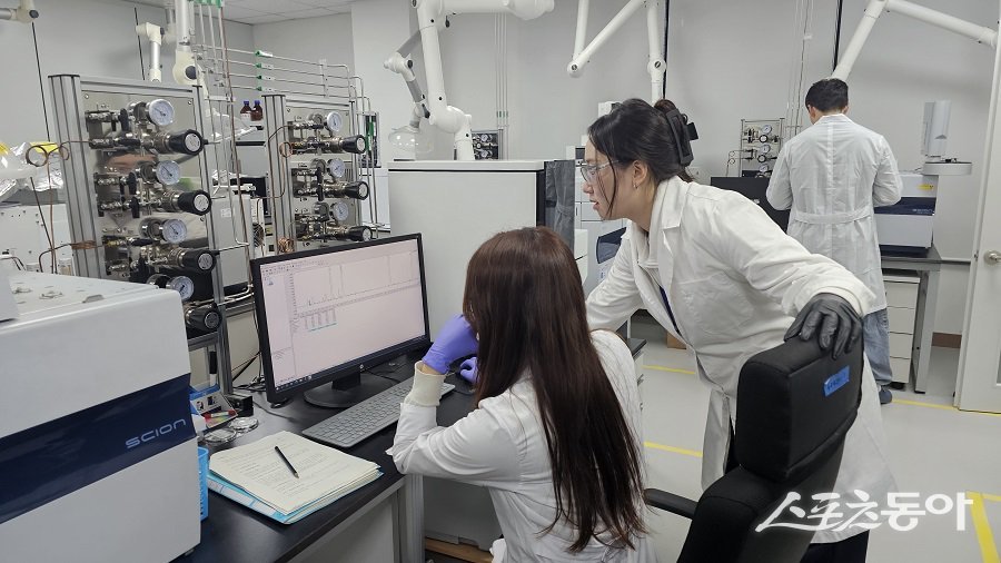 수도권매립지공사, 시험분석과 관련해 국내 및 국제 숙련도시험에서 수질, 폐기물, 악취 전항목 모두 ‘만족’ 평가를 받았다. 사진제공｜수도권매립지관리공사