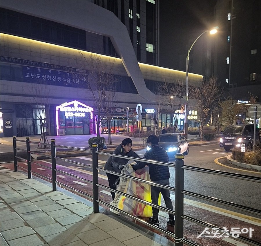 인천 연수구, ‘집회 없는 현수막’ 야간 현장 점검으로 일제 정비을 실시했다. 사진제공｜인천 연수구청