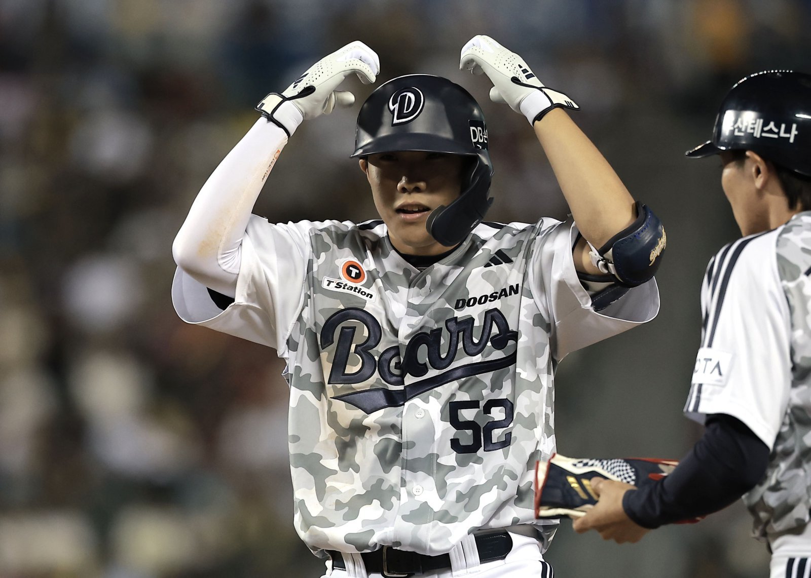 두산의 비시즌 과제는 4년 80억 원에 두산과 FA 계약을 맺은 유격수 박찬호와 키스톤 호흡을 맞출 2루수를 결정하는 것이다. 오명진, 박준순 등 여러 후보군이 주목받고 있다. 두산 박준순. 뉴시스