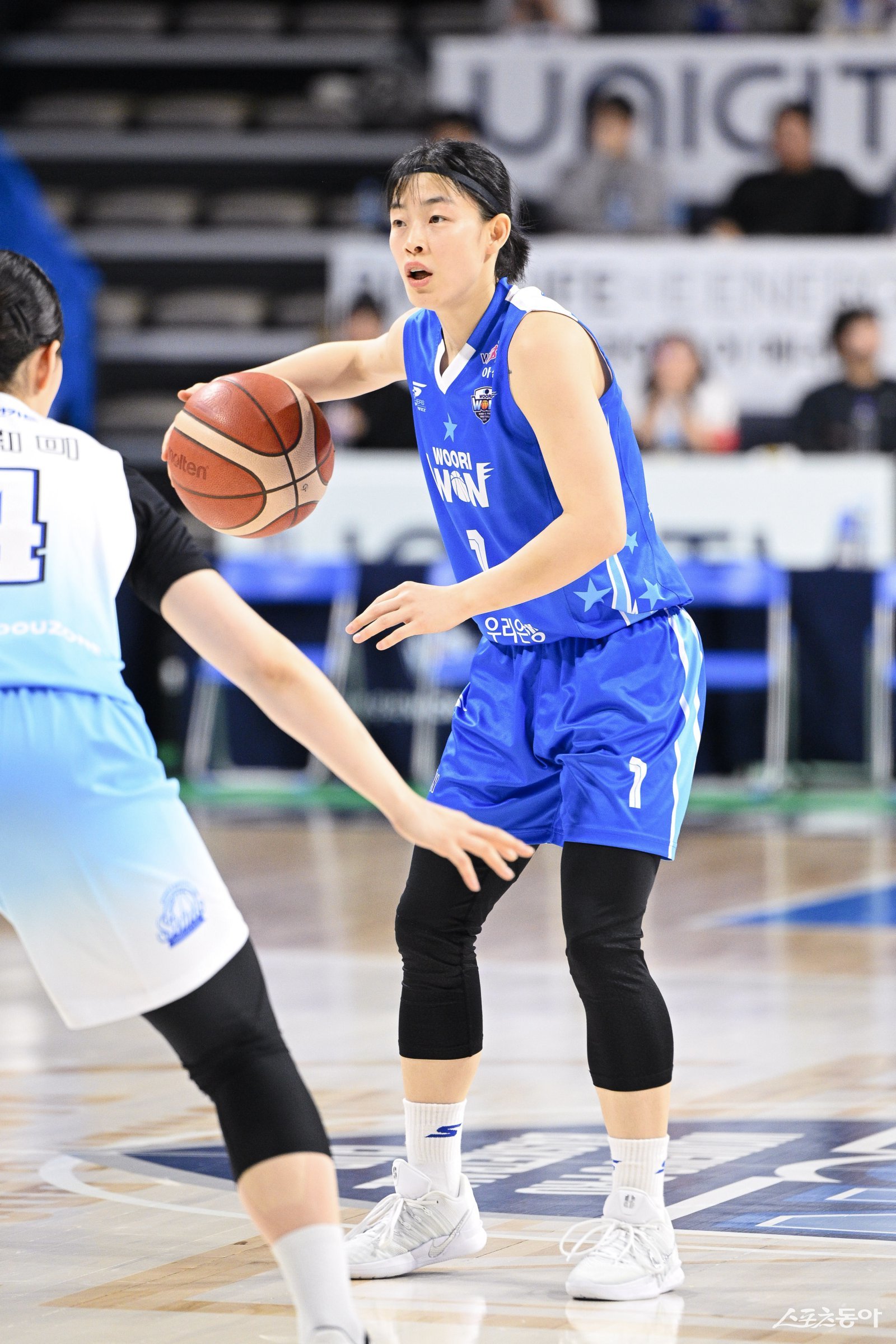 우리은행 강계리는 확실한 볼 핸들러가 마땅치 않은 팀의 약점을 해결할 수 있는 자원으로 꼽힌다. 위성우 감독도 그를 향한 기대를 숨기지 않았다. 사진제공｜WKBL