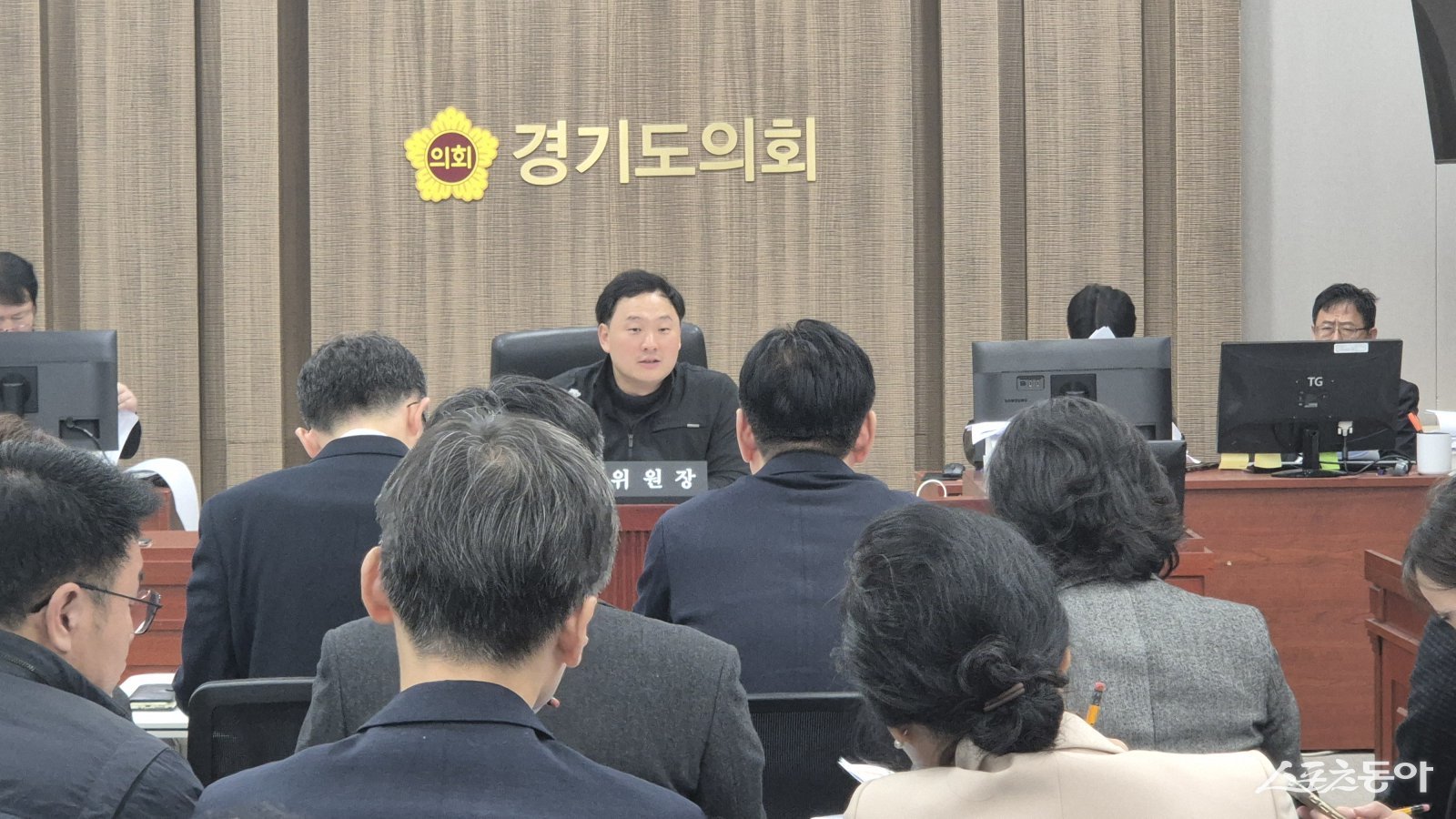 고준호 보건복지위원회 예산결산 소위원장은 “이번 복지예산 복원은 특정 의원이 아니라 보건복지위원회 전원이 동일한 기준으로 움직인 결과”라며, “복지예산이 2,440억 원이나 삭감됐음에도 지사는 단 한 차례 공식 사과도 없었고, ‘예산안 보고를 받지 못했다’는 해명만 반복했다. 도민의 삶이 걸린 예산에 책임 주체가 없는 상황은 명백한 도정 운영 실패”라고 강하게 비판했다(고준호 의원). 사진제공|경기도의회