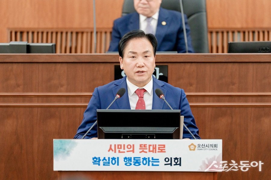이권재 시장은 제298회 오산시의회 제2차 정례회 제1차 본회의 예산안 시정연설에서 “인건비 상승, 복지예산 증가 등 필수·의무 지출이 확대되며 실제 가용재원이 감소한 긴축 기조 예산”이라고 설명했다. 사진제공|오산시