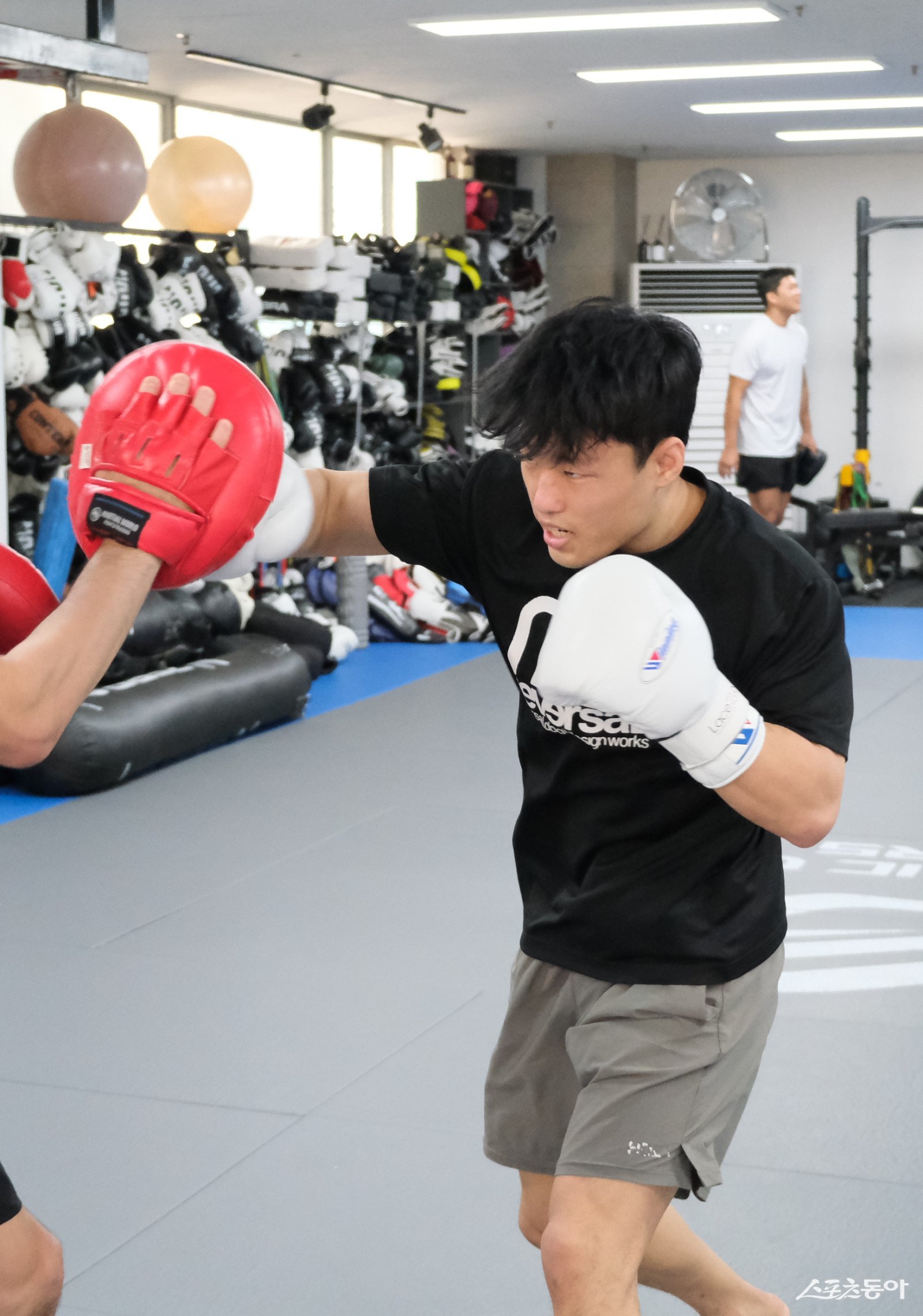 로드FC 파어터 정재복이 취객의 위협을 받는 여성을 구했다. 사진제공｜로드FC