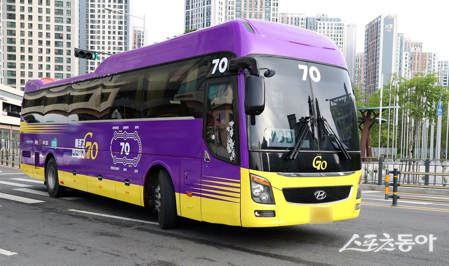 김포시, 골드라인 혼잡 완화를 위해 70번 출근급행버스를 운행하고 있다. 사진제공｜김포시청