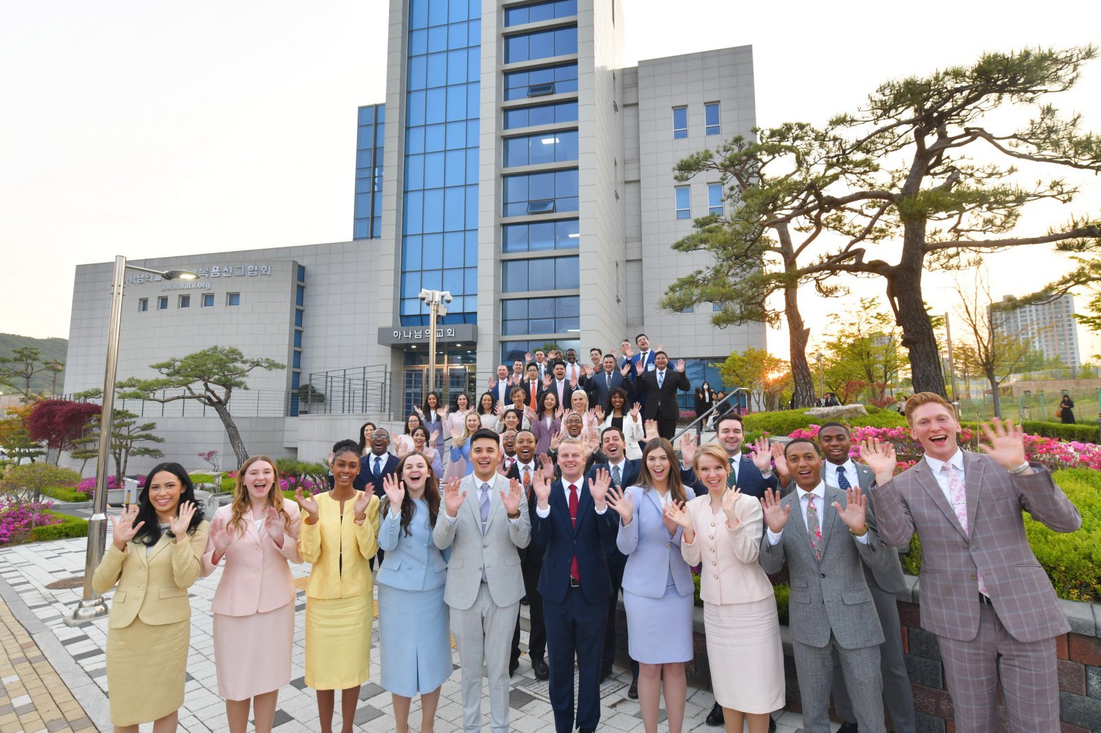 하나님의 교회 82차 해외성도방문단이 올해 4월 ‘수원호매실 하나님의 교회’를 찾았다.