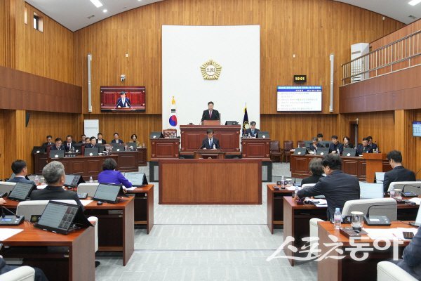 경주시의회가 제294회 경주시의회 제2차 정례회 제1차 본회의를 하고 있다. 사진제공 ㅣ 경주시의회
