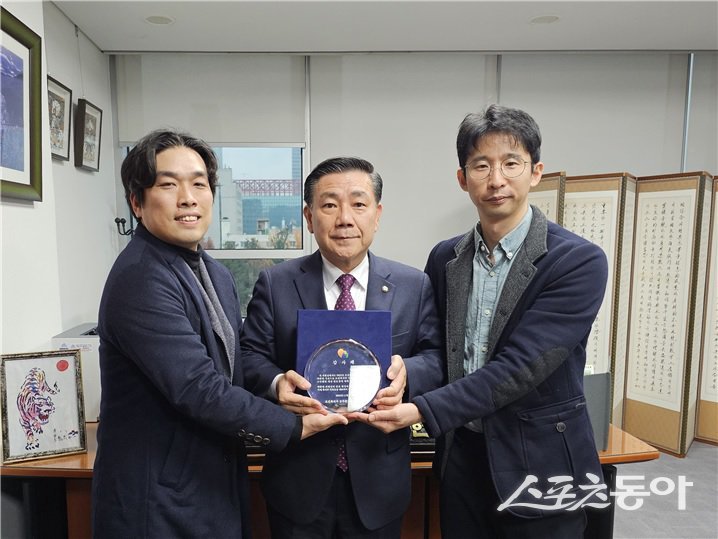 백종헌 의원, 복지위 국회의원 최초 복지부 공무원노조로부터 감사패 수상. (사진제공=백종헌 의원실)