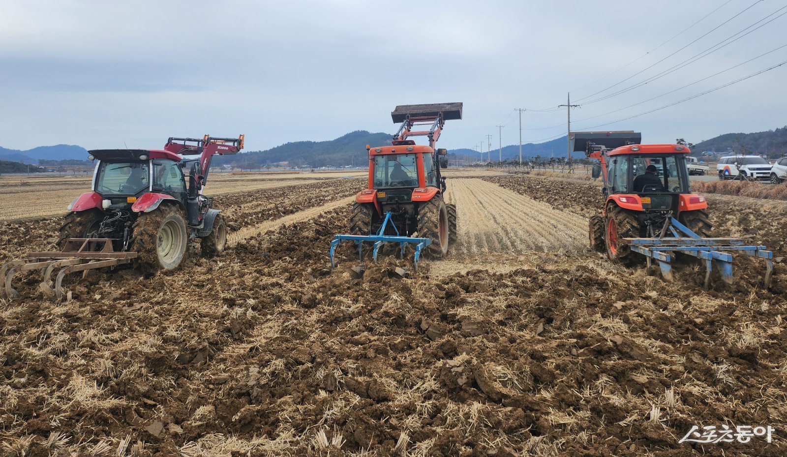 논 깊이갈이- 영암 학산면. 사진제공=전남도