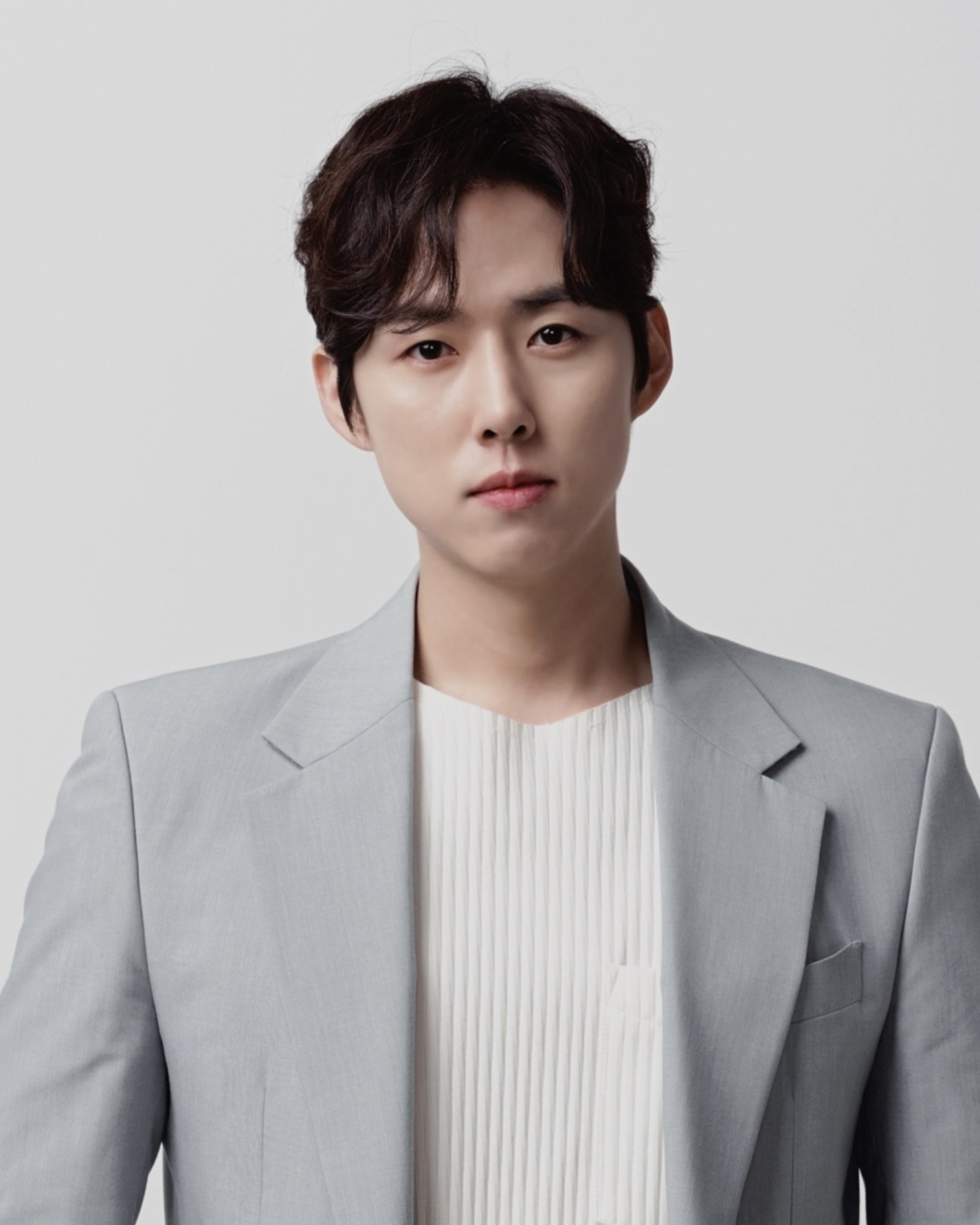 백성현, 메이큐마인웍스(MUMW)와 전속계약