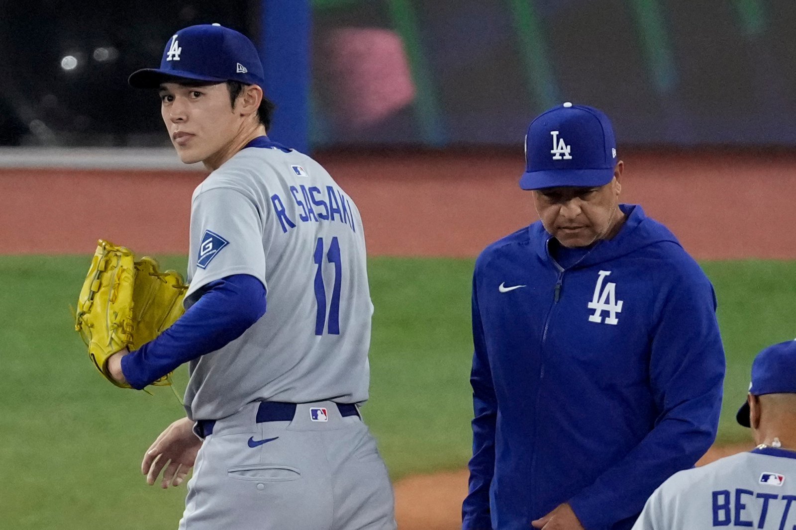 ‘Dodgers Could Block?’ LA 다저스, 사사키 WBC 출전 막는다고?