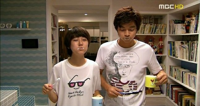 MBC 드라마 ‘커피프린스 1호점’ 출연 당시 윤은혜(왼쪽)와 공유. 사진제공|MBC