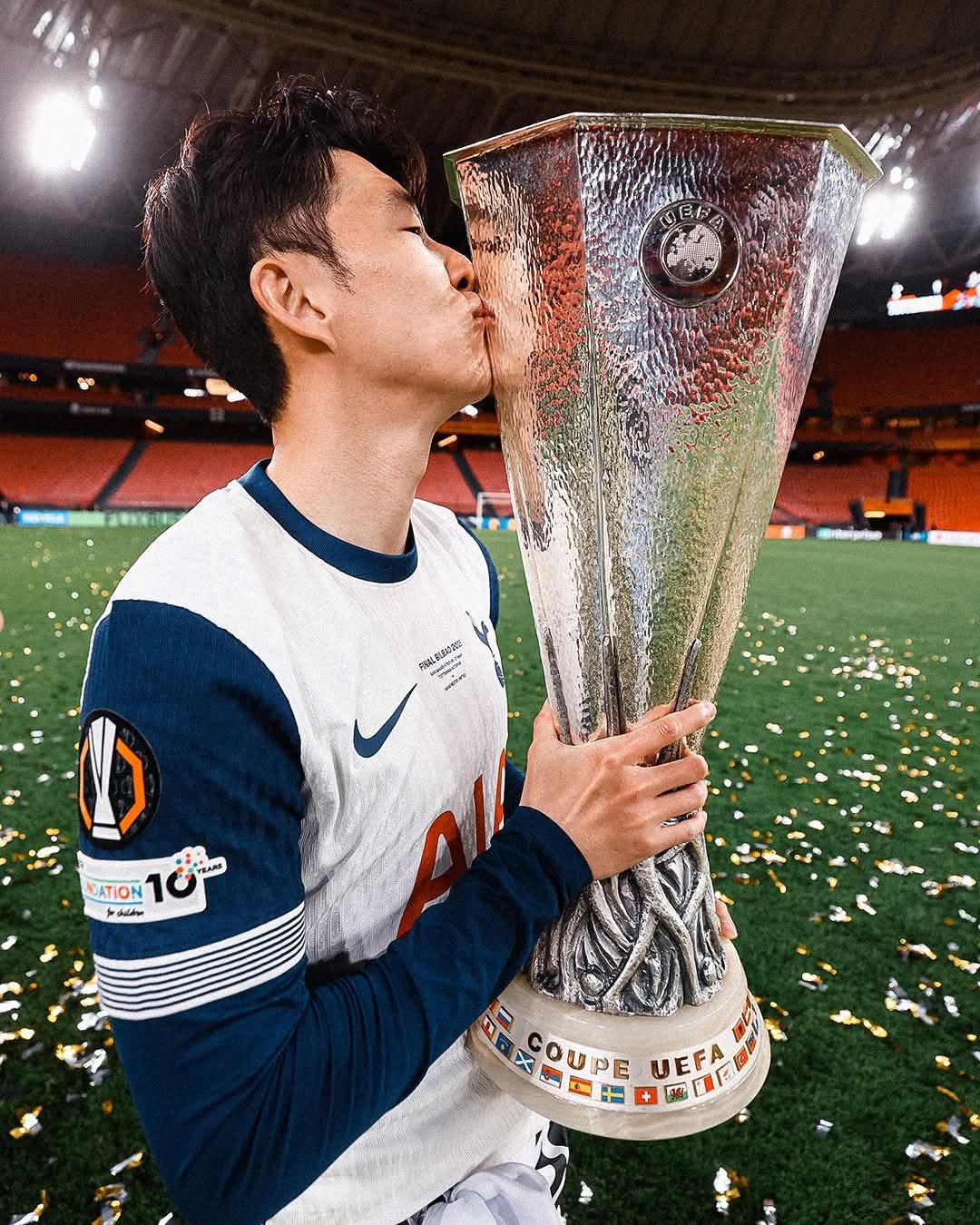 영국의 한 도박업체가 자사 플랫폼 홍보를 위해 손흥민의 유로파리그 우승 영상을 게시했다가 제재를 받게 됐다. 사진출처|토트넘 홋스퍼 페이스북