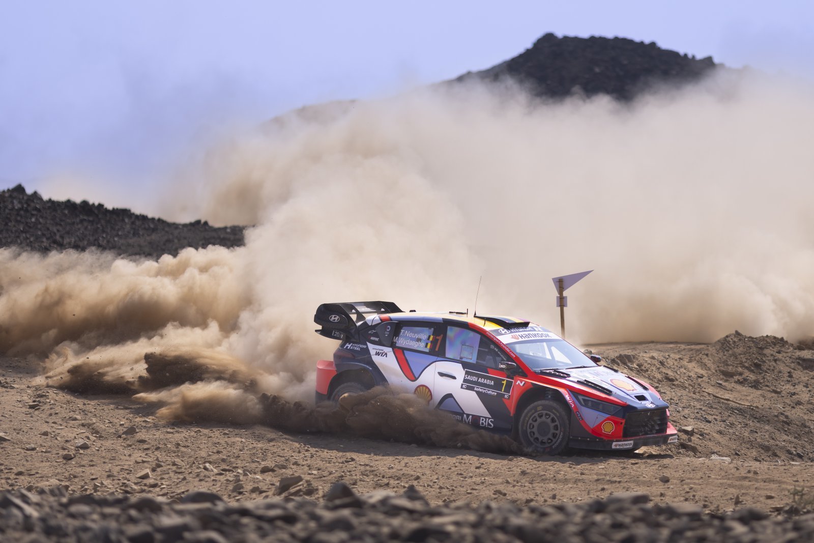 2025 WRC 사우디 아라비아 랠리에서 질주하는 현대차 월드랠리팀 ‘i20 N Rally1’ 차량. 사진제공 |현대차