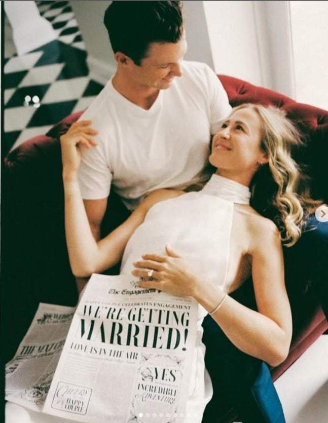 넬리 코다가 공개한 약혼자 케이시 건더슨과 함께 찍은 사진.   사진출처  |  코다 SNS