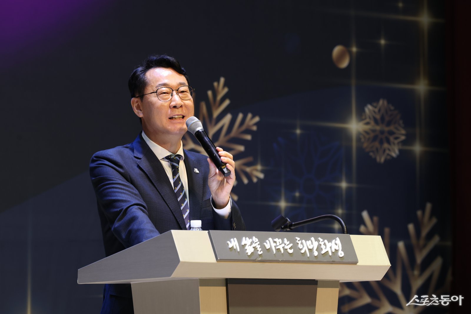 정명근 화성특례시장이 자원봉사자의 날 기념사를 하고 있다. 사진제공｜화성시