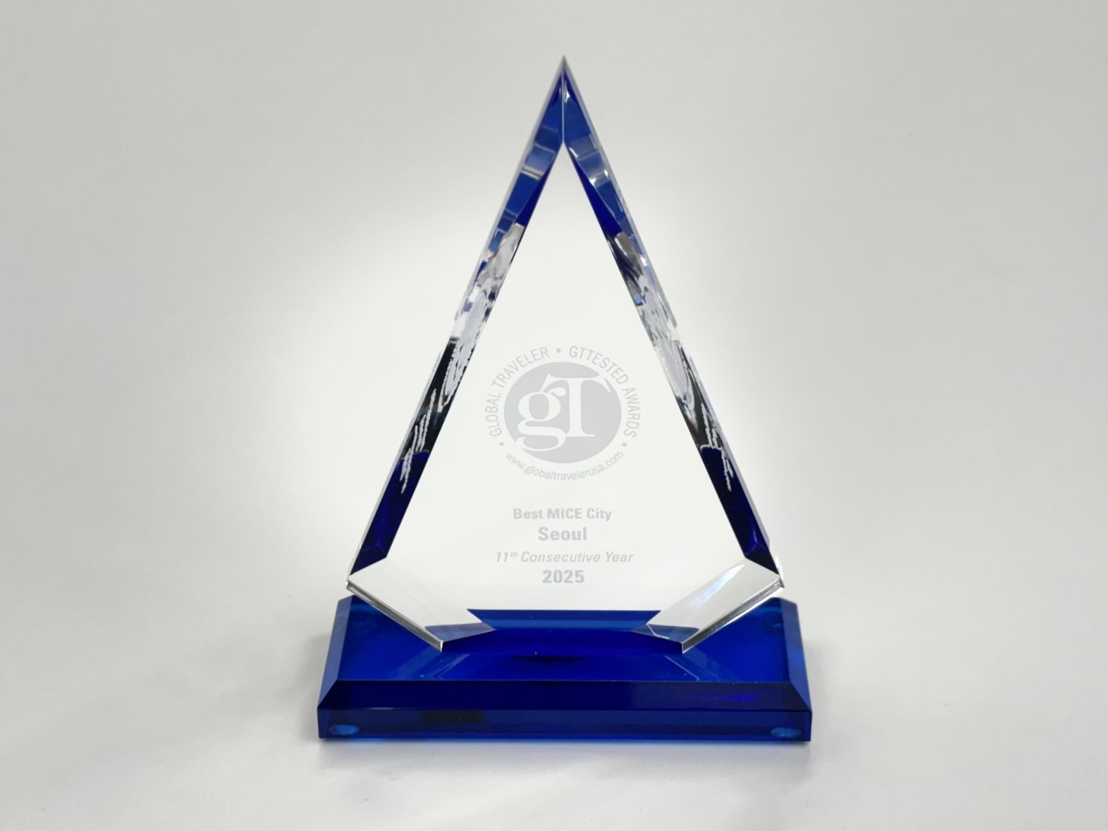 2025 Best MICE City 서울 수상 트로피