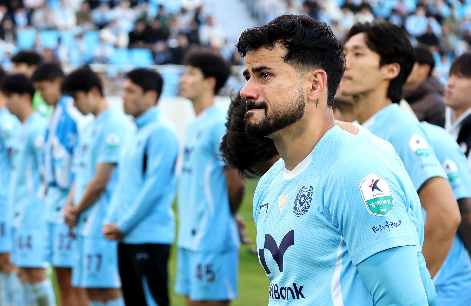 대구 세징야가 지난달 30일 대구iM뱅크PARK서 열린 안양과 K리그1 최종전을 비겨 강등이 확정되자 홈관중 앞에서 눈물을 흘리고 있다. 대구｜뉴시스
