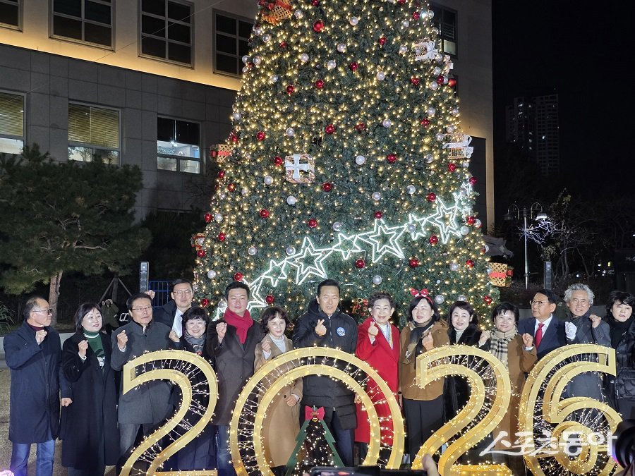 인천 연수구, 2025년 크리스마스트리 문화축제 점등식을 진행했다. 사진제공｜인천 연수구청
