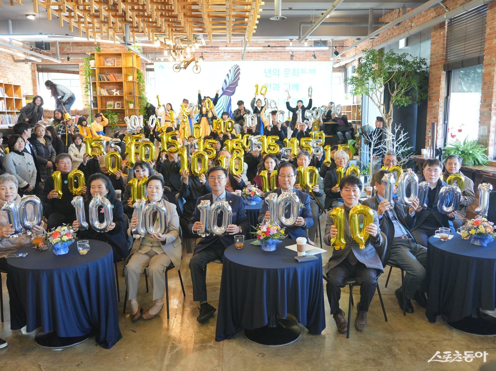 최근 완주군 복합문화지구 누에 실마리 카페에서 열린 창립 10주년 기념 비전 선포식. 사진제공=완주군