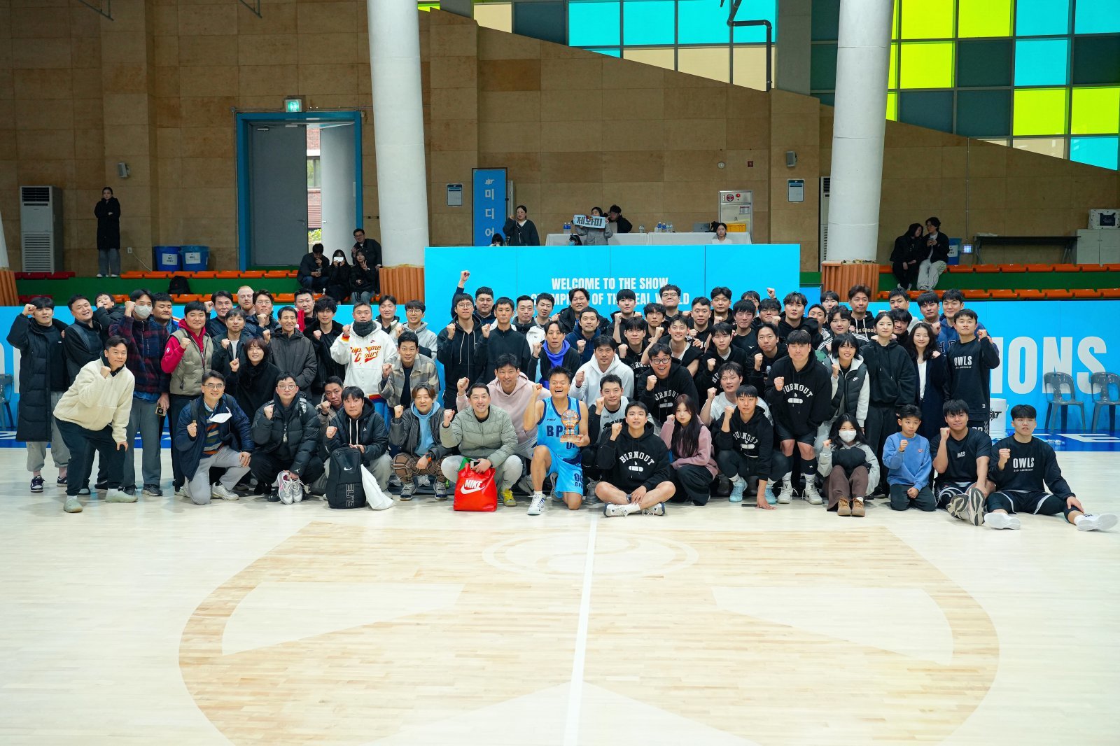 ‘2025 JYP 아마추어 자선 농구 대회’가 지난달 29일부터 이틀간 배재고 체육관에서 성황리에 개최됐다. 사진제공|JYP엔터테인먼트