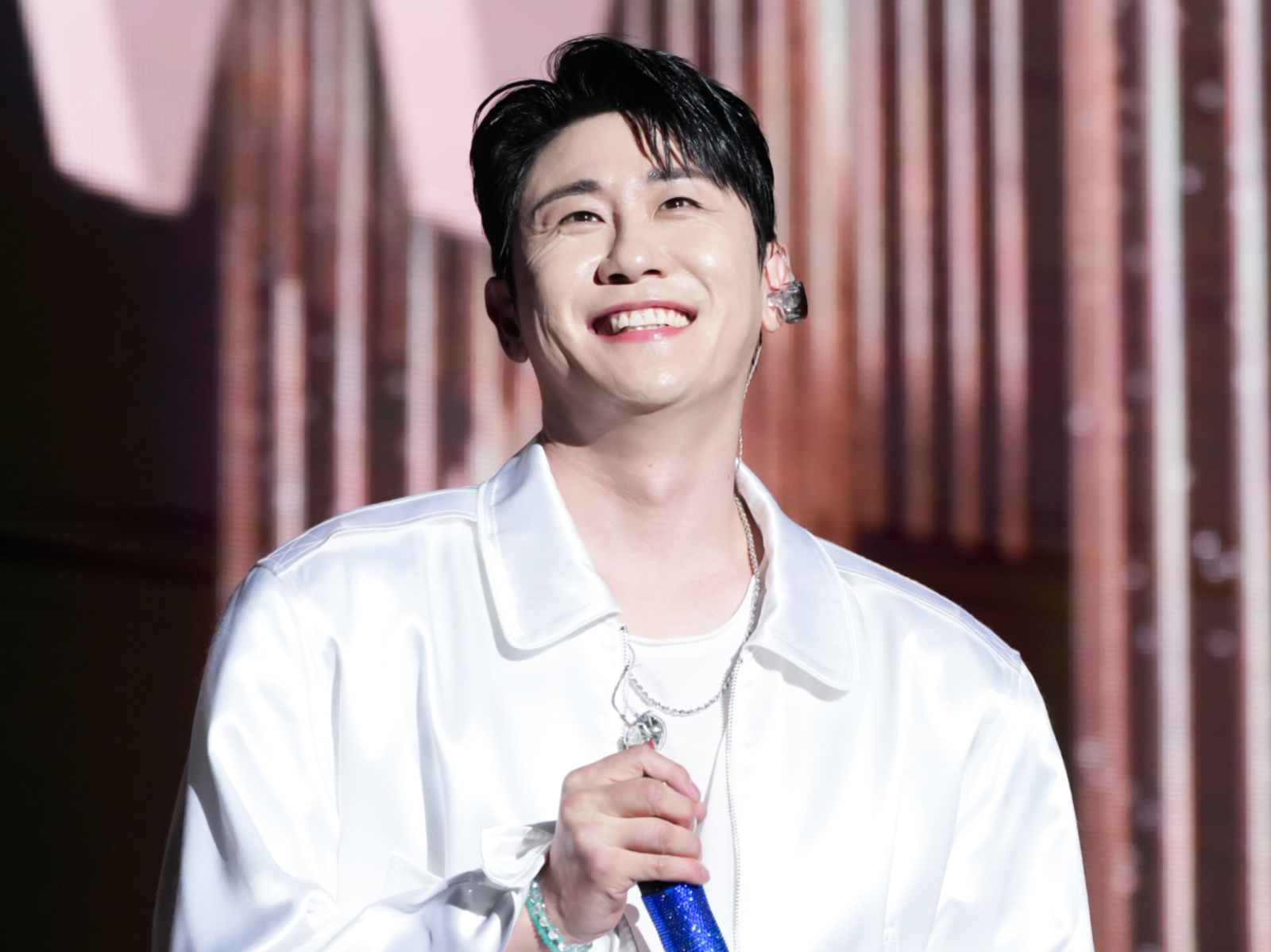 영탁 팬덤, 겨울 앞두고 움직였다…난방 취약계층에 연탄 3000장