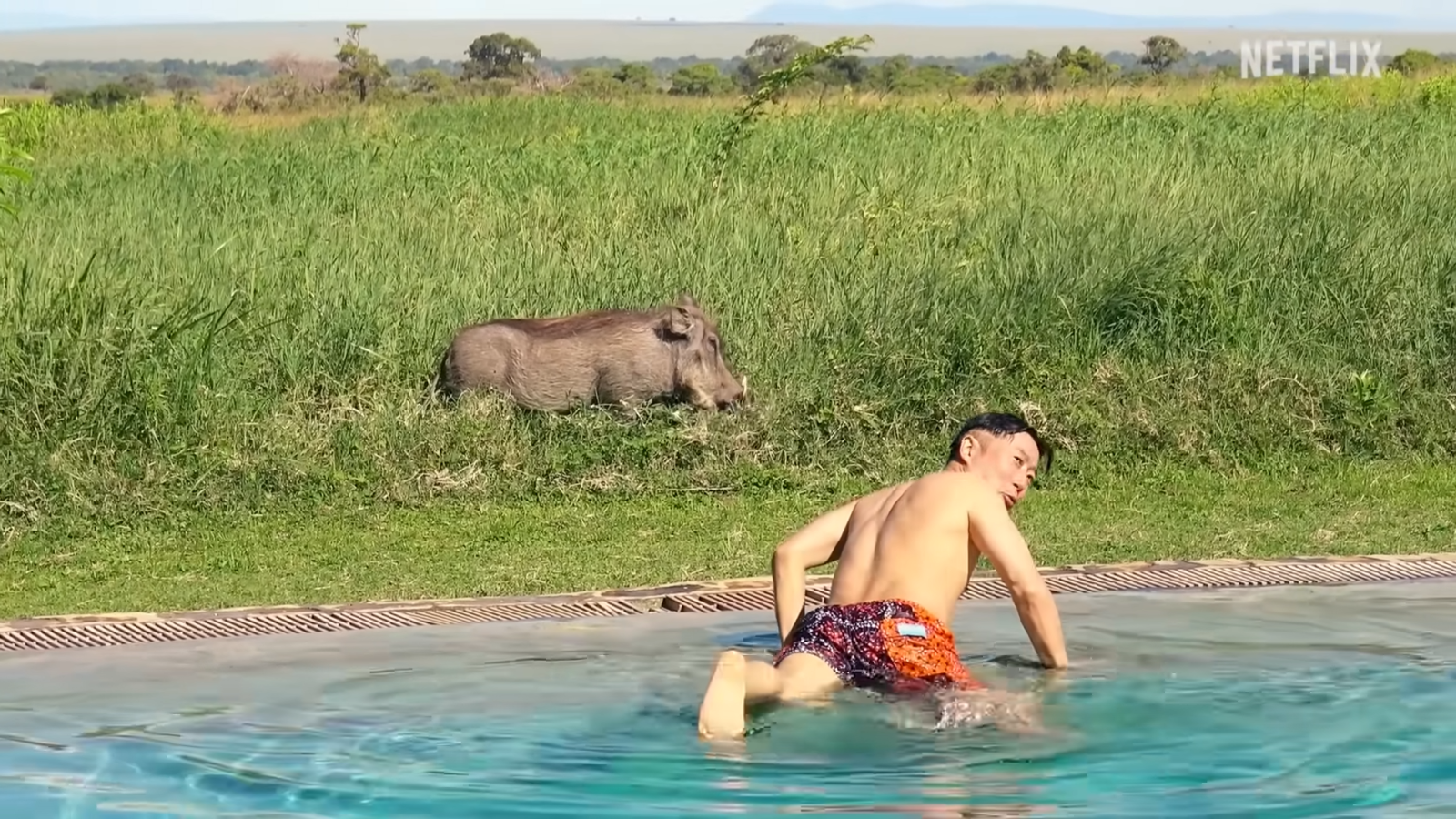 나영석 PD와 넷플릭스의 첫 협업 예능 ‘케냐 간 세끼’가 국내 넷플릭스 1위를 차지하며 연말 화제작으로 자리 잡았다. 작품은 나영석 사단의 대표작이기도 한 ‘신서유기’의 외전 격으로 익숙한 구조와 형식에도 “아는 맛이 무섭다”는 평가를 얻으며 시청자들의 뜨거운 호응을 끌어내고 있다. 뉴시스