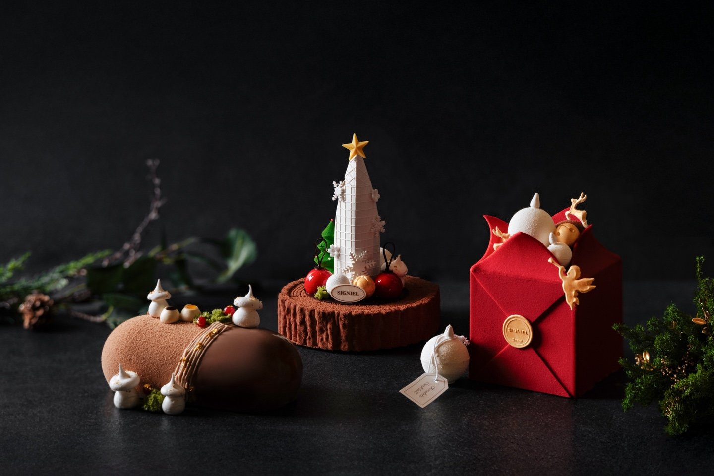 시그니엘 서울 크리스마스 케이크, 왼쪽부터 크리스마스 몽블랑(11만원), 시그니엘 율 로그(18만원), 오너먼트박스(21만원)