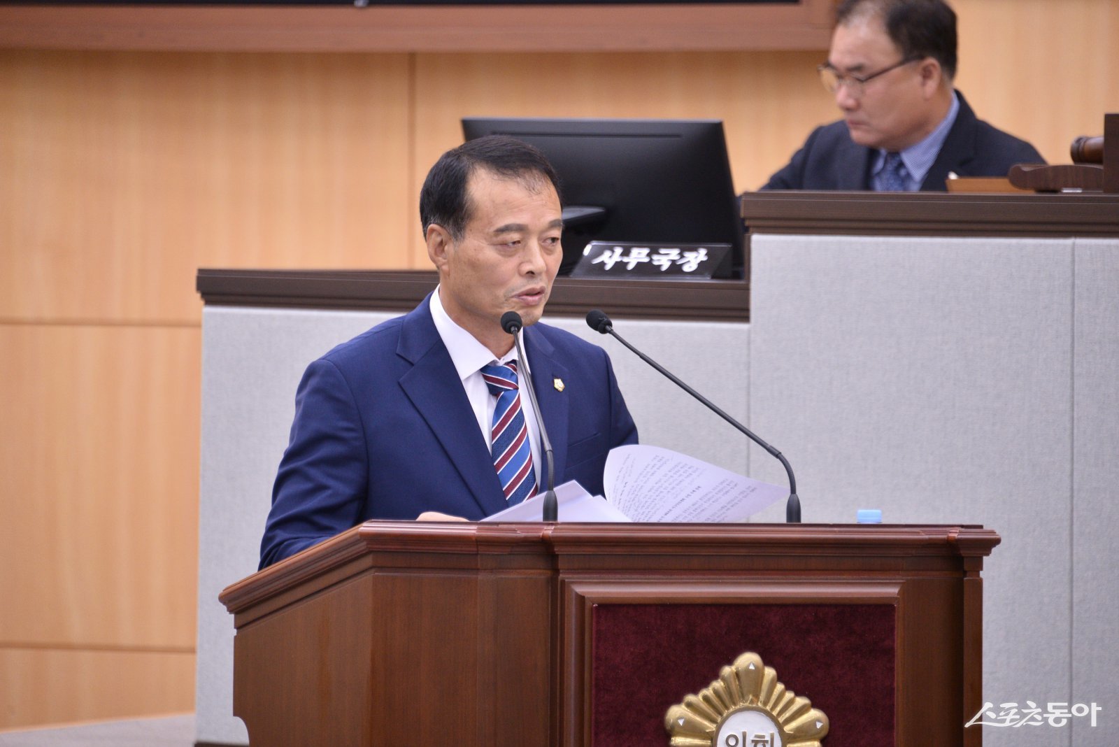 송하진 여수시의원이 지난 1일 제252회 정례회 본회의에서 여수 상포지구 장기 방치 문제에 대해 시정부의 책임 있는 대응을 촉구하며 강도 높게 비판했다. 사진제공=여수시의회