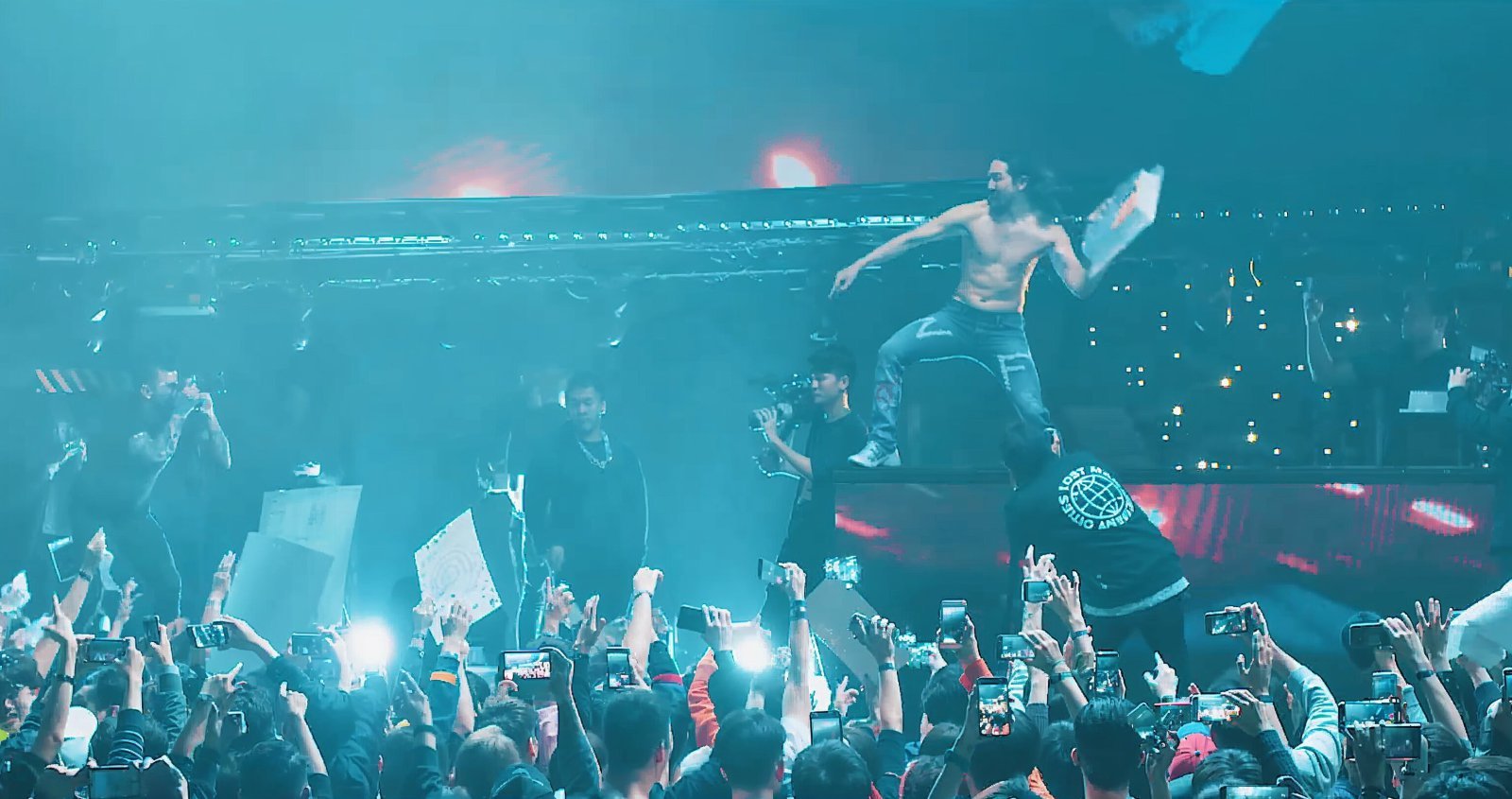 2018년 크로마 스티브 아오키 초청공연. 케이크 퍼포먼스를 펼치고 있는 스티브 아오키